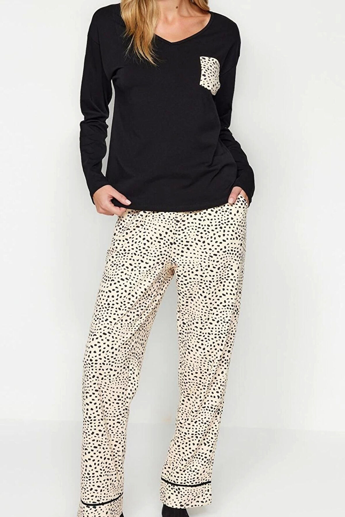 Kadın Moda V Yaka Boru Paça Uzun Kol %100 Pamuk Leopar Desenli Tshirt-Pantolon Örme Pijama Takımı