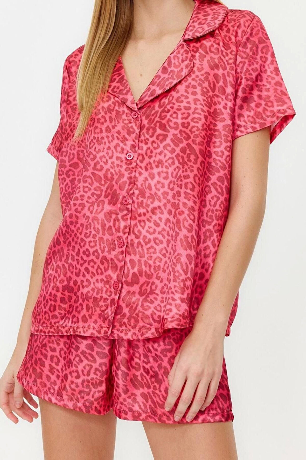 Kadın Polyester Gömlek Yaka Kısa Kol -Siyah Zebra Desenli Saten Gömlek-Şort Dokuma Pijama Takımı