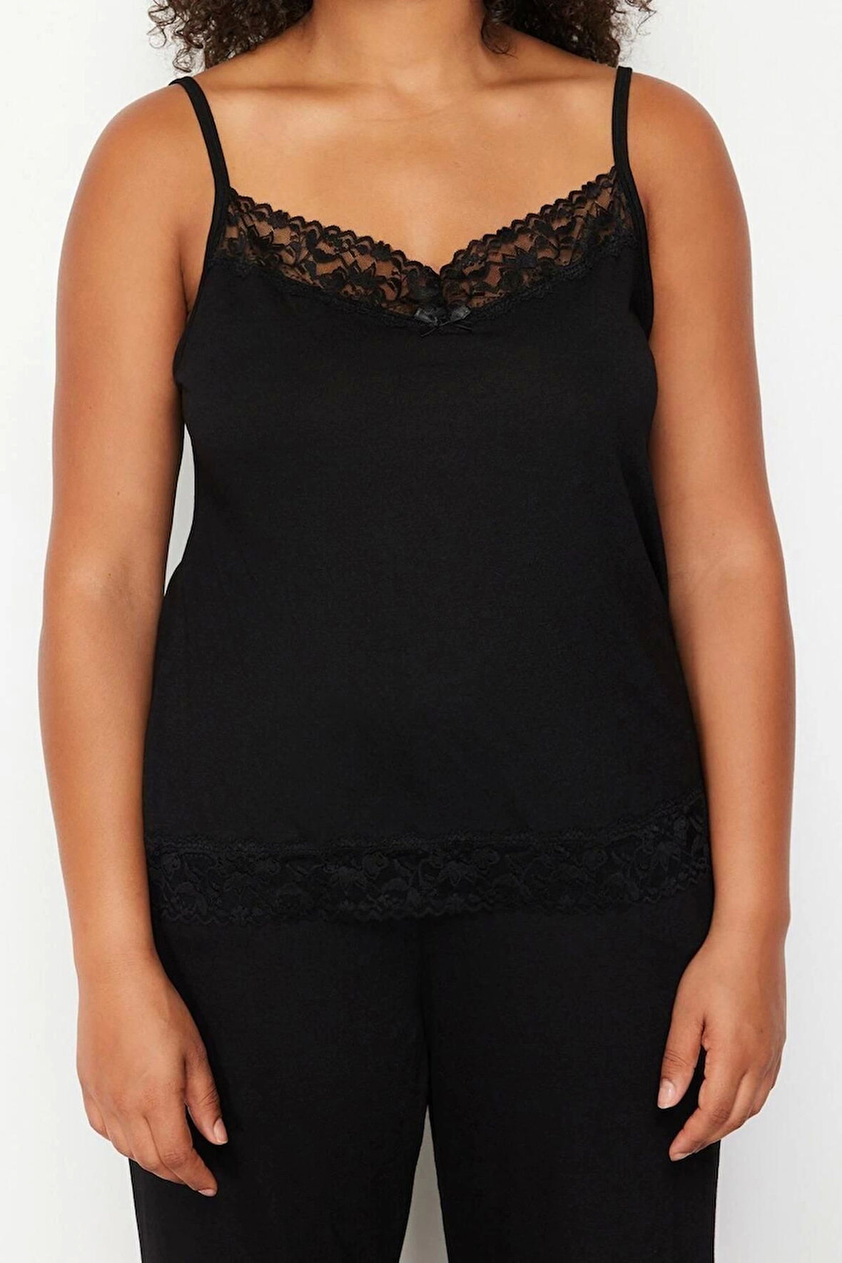 Büyük Beden Kadın Viskon V Yaka Askılı Kol Dantel Detaylı Örme Pijama Takımı