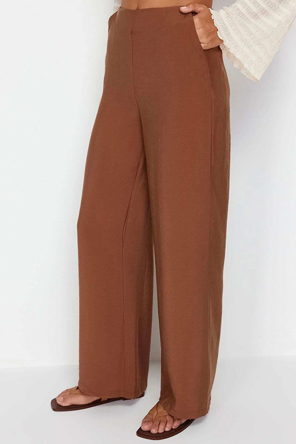 Kadın Moda Boru Paça Regular Boy Dokuma Düz Kesim Arka Beli Lastikli Modal İçerikli Pantolon