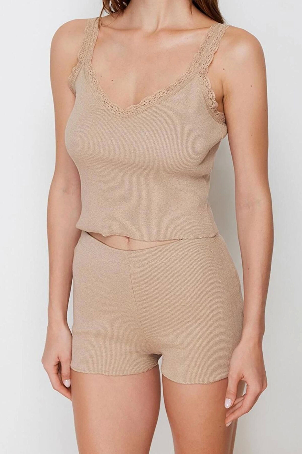 Kadın Pamuklu Askılı Yaka Askılı Kol Dantel Detaylı Fitilli Örme Pijama Takımı