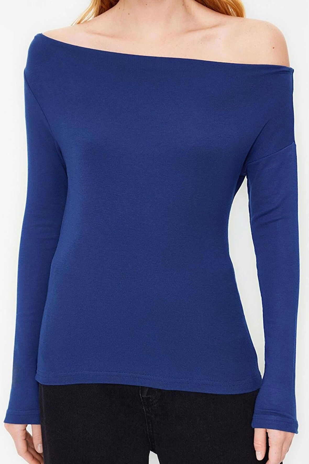 Kadın Şık Regular Kayık Yaka Düşük Kol Slim Kalıp Örme Düz Yumuşak Kumaşlı Fitted Vücuda Oturan Bluz