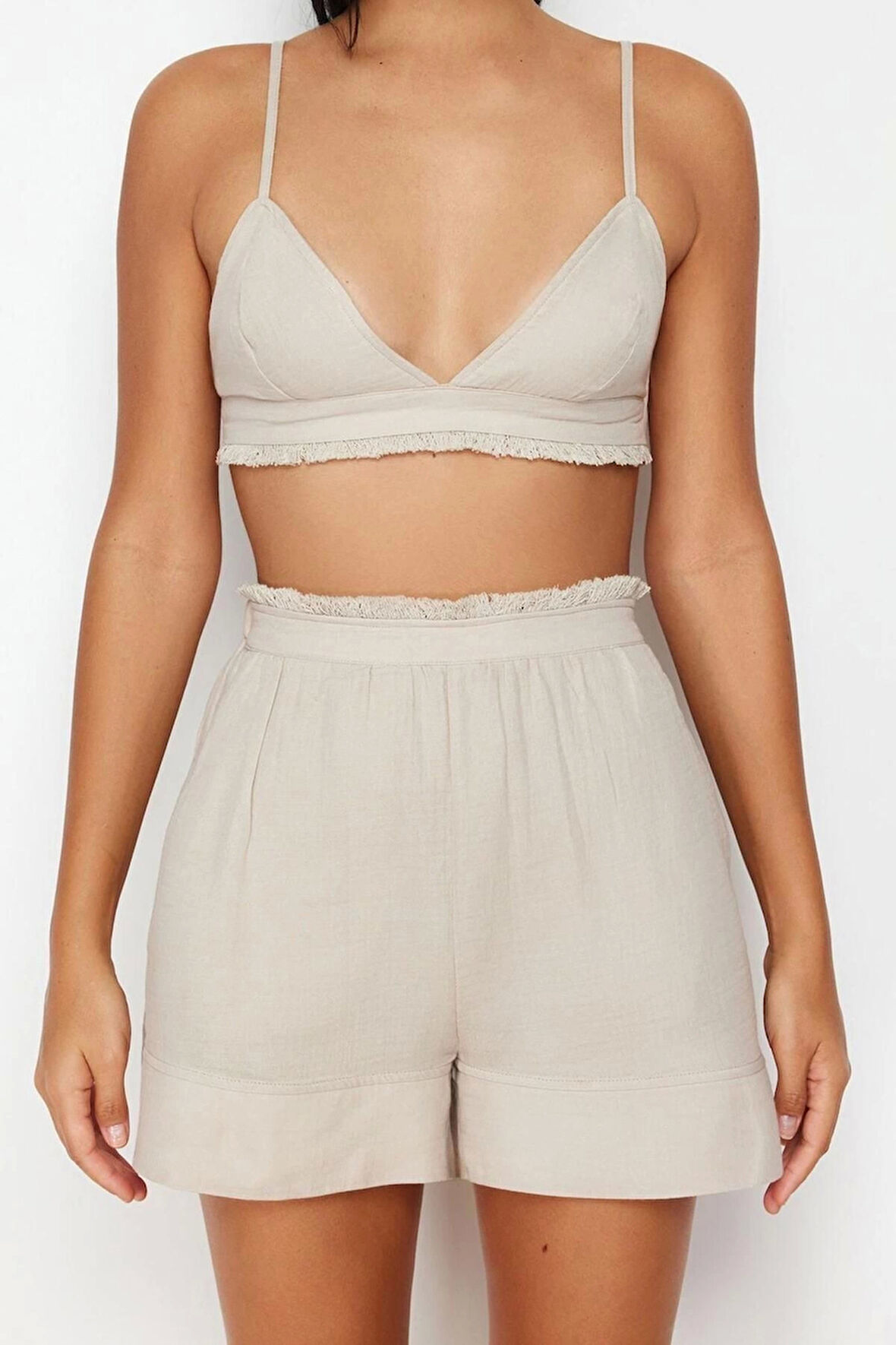 Kadın %100 Pamuk Askılı Yaka Askılı Kol Fırfır Detaylı İp Askılı Müslin Dokuma Pijama Takımı