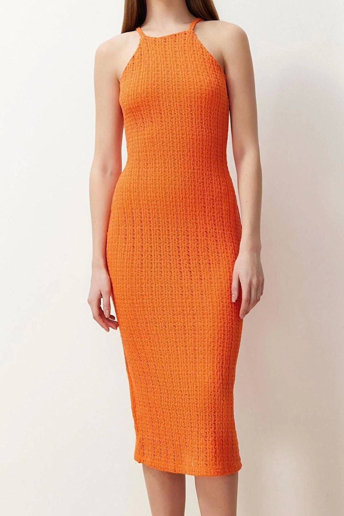 Yeni Slim Casual Günlük Triko Görünümlü Örme Halter Yaka Askılı Kol Bodycone Midi Boy Elbise