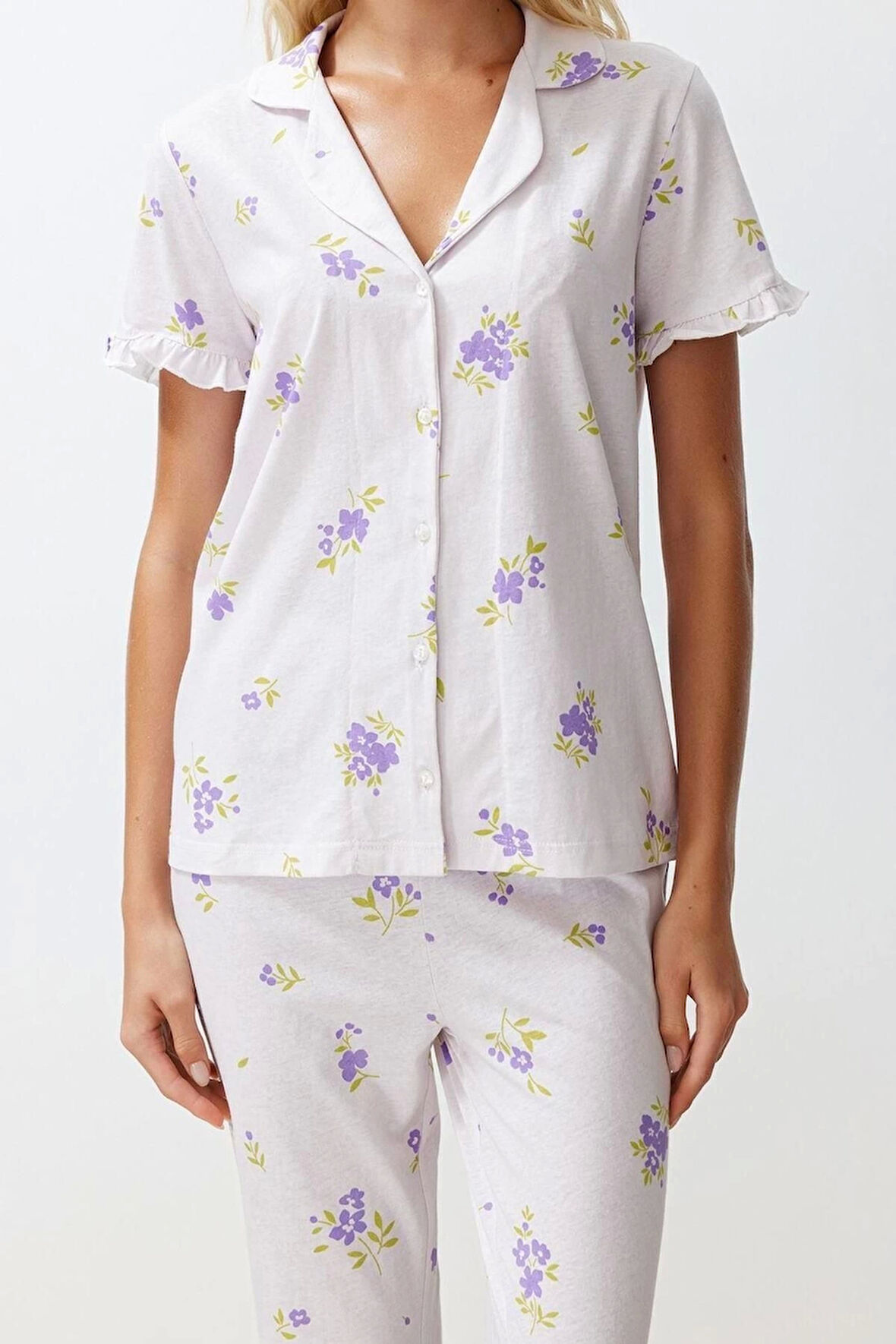 Kadın %100 Pamuk Gömlek Yaka Kısa Kol Ekru- %100 Pamuk Çiçekli Fırfır Detaylı Örme Pijama Takımı