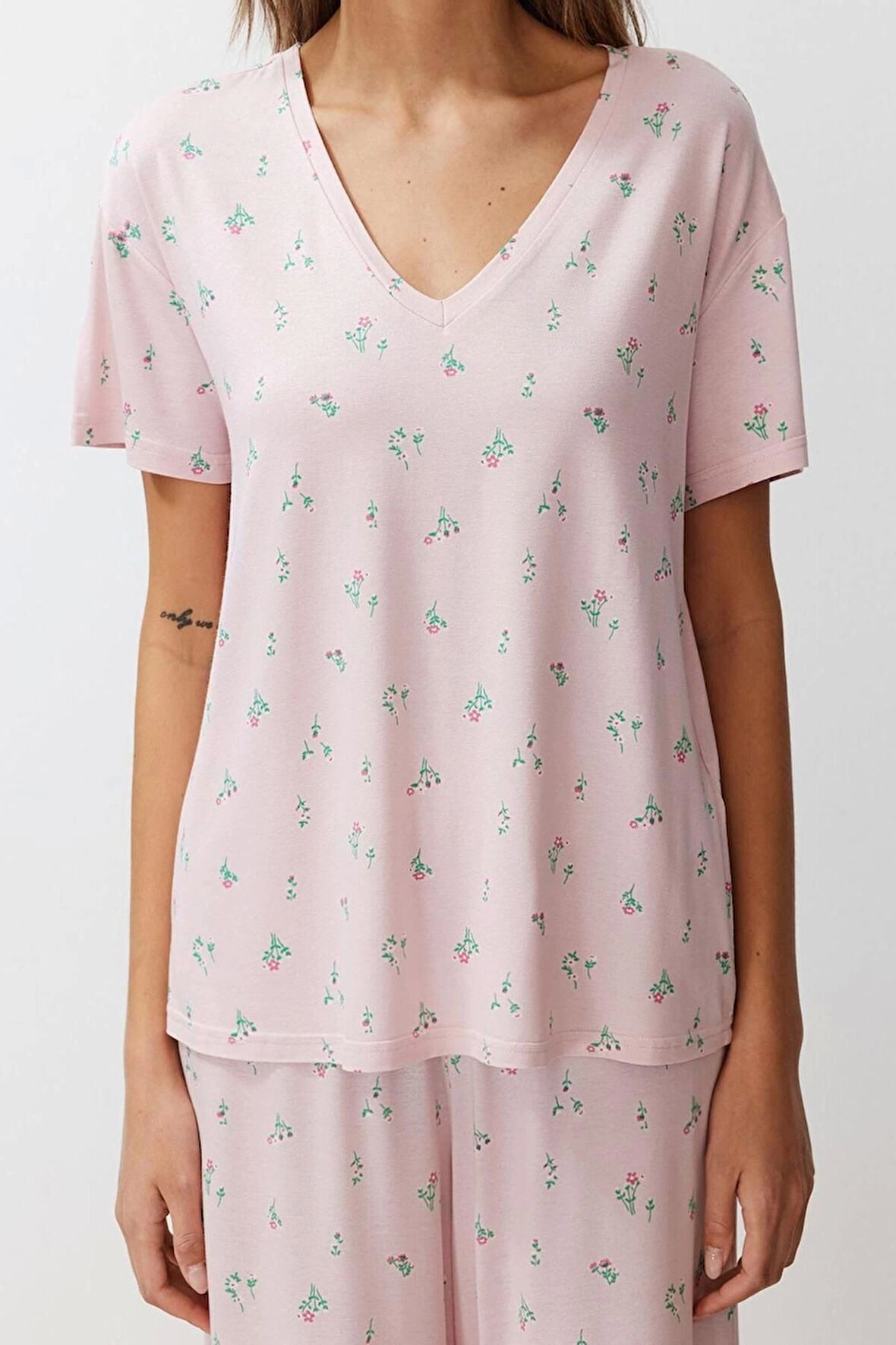 Kadın Viskon V Yaka Kısa Kol Çiçekli Örme Pijama Takımı
