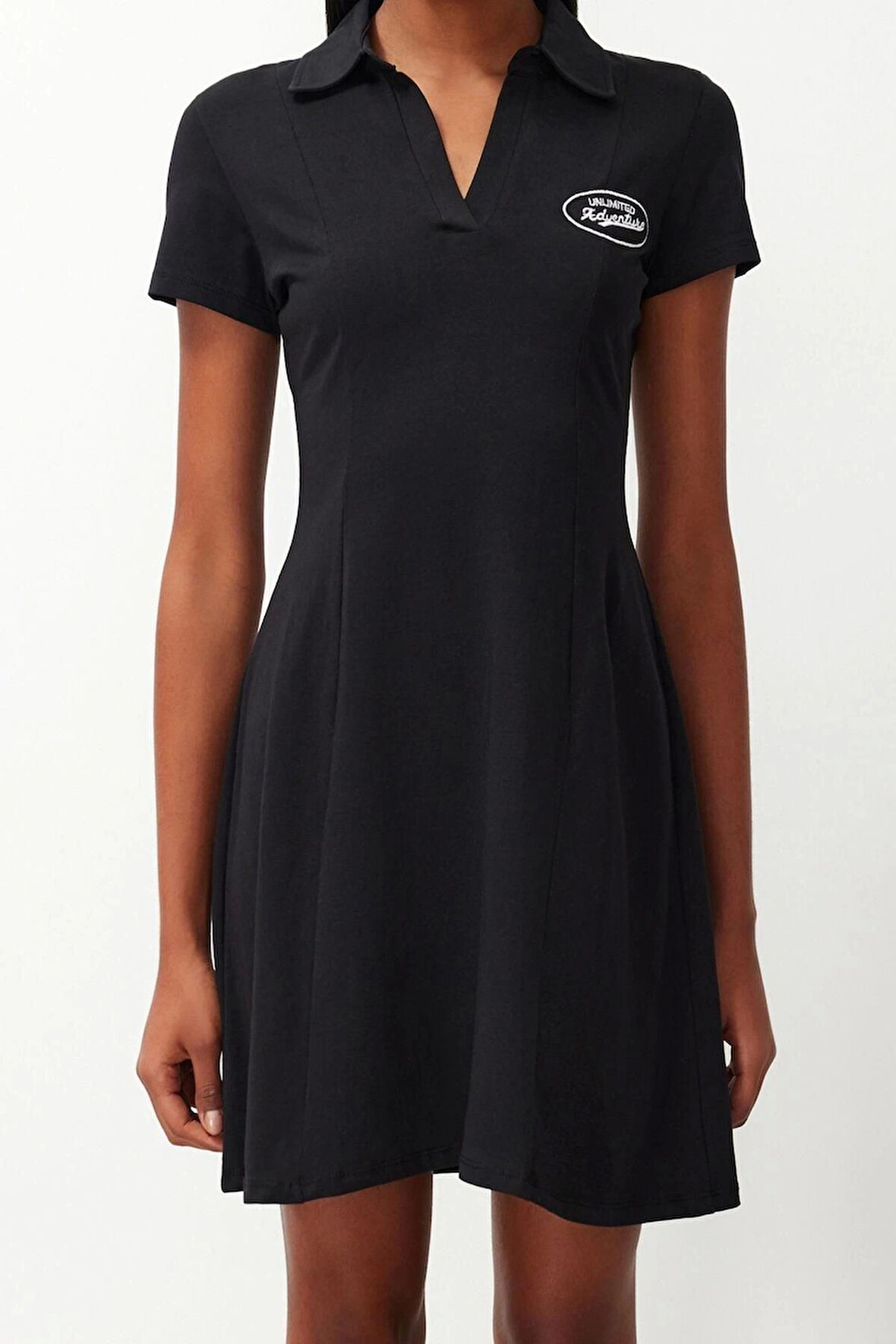 Kadın Moda Şık Mini Boy Polo Yaka Regular Skater Belden Açılan Nakışlı Pamuklu Esnek Örme Elbise