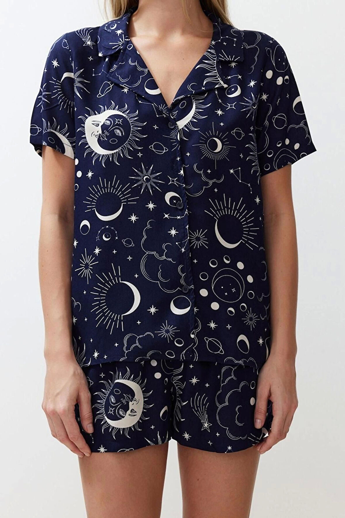 Kadın Viskon Gömlek Yaka Kısa Kol Galaksi Desenli Viskon Dokuma Pijama Takımı