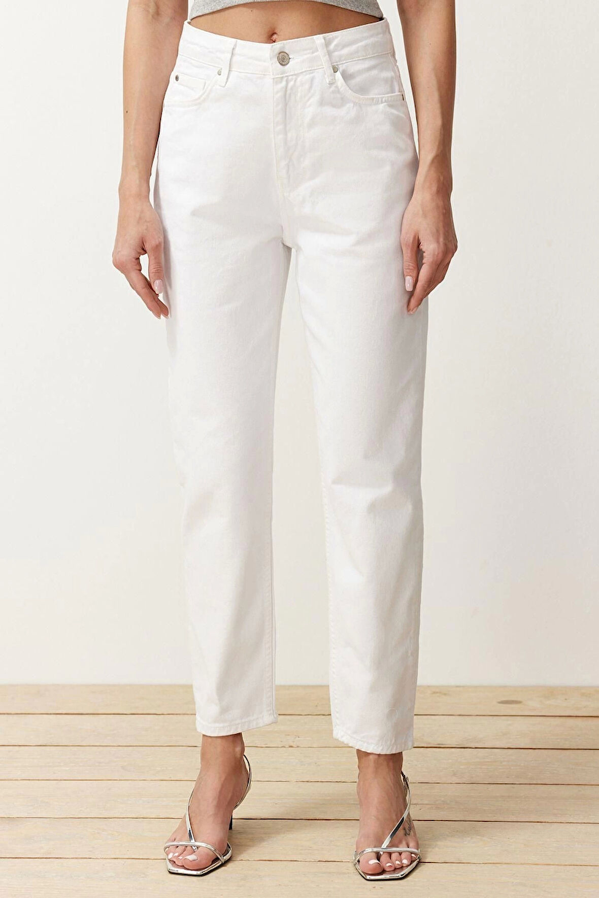 Kadın Moda Şık Kot Pantolon Dar Paça Regular Boy Denim Beyaz Yüksek Bel Mom Jeans