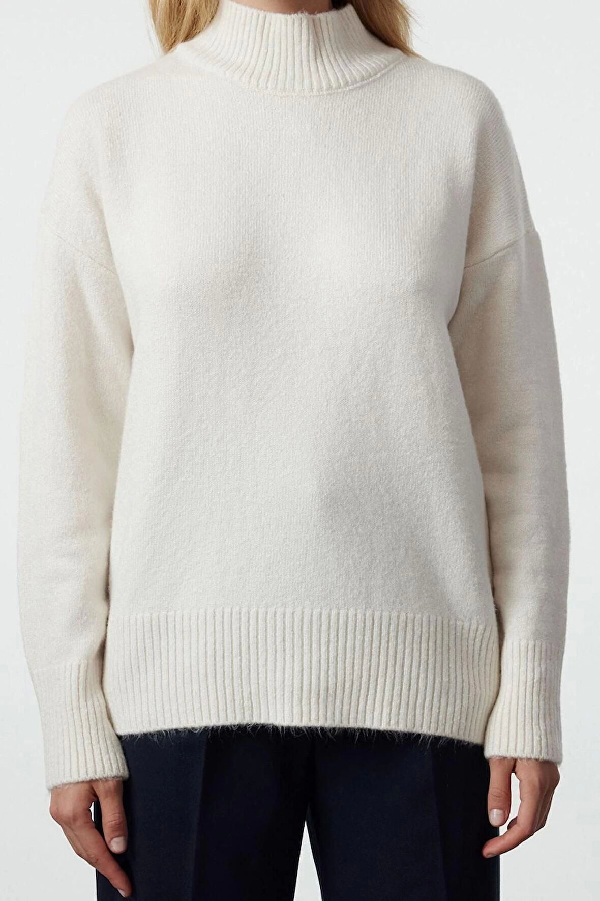 Kadın Moda Şık Dik Yaka Standart Kol Regular Yünlü Basic Triko Kazak