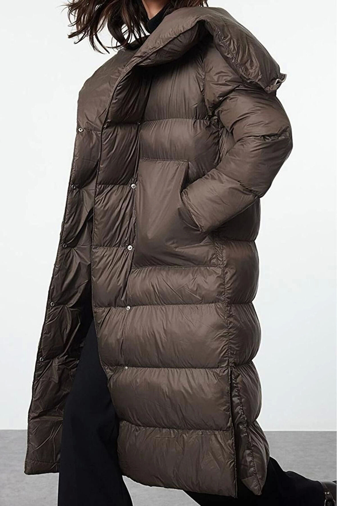 Kadın Moda Bol Şal Yaka Uzun Düz Astarlı Koyu Kuşaklı Kapüşonlu Fermuarlı Su İtici Kışlık Şişme Mont