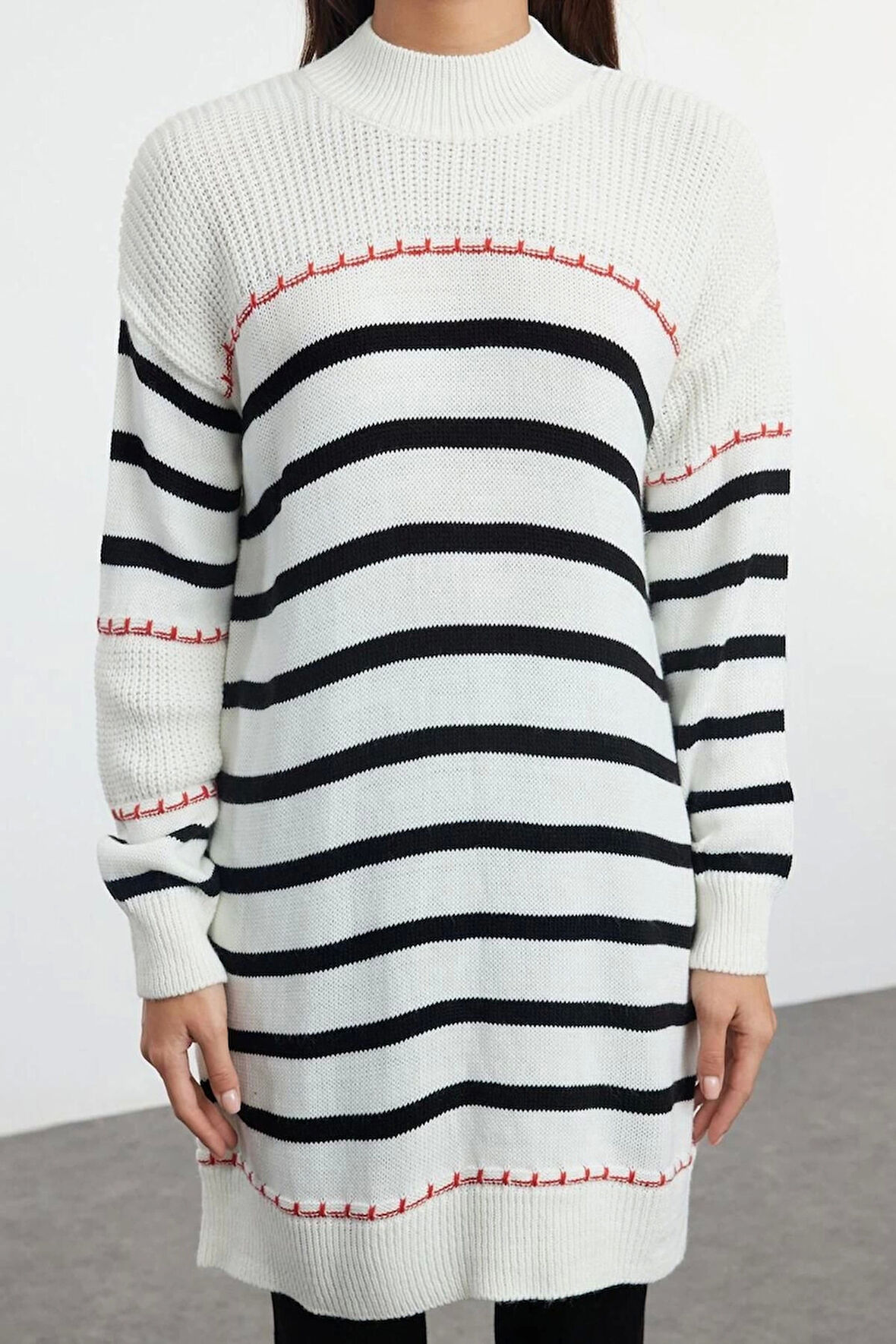 Kadın Tesettür Moda Şık Regular Bisiklet Yaka Uzun Kol Çizgili Kırmızı ve Siyah Basic Triko Kazak