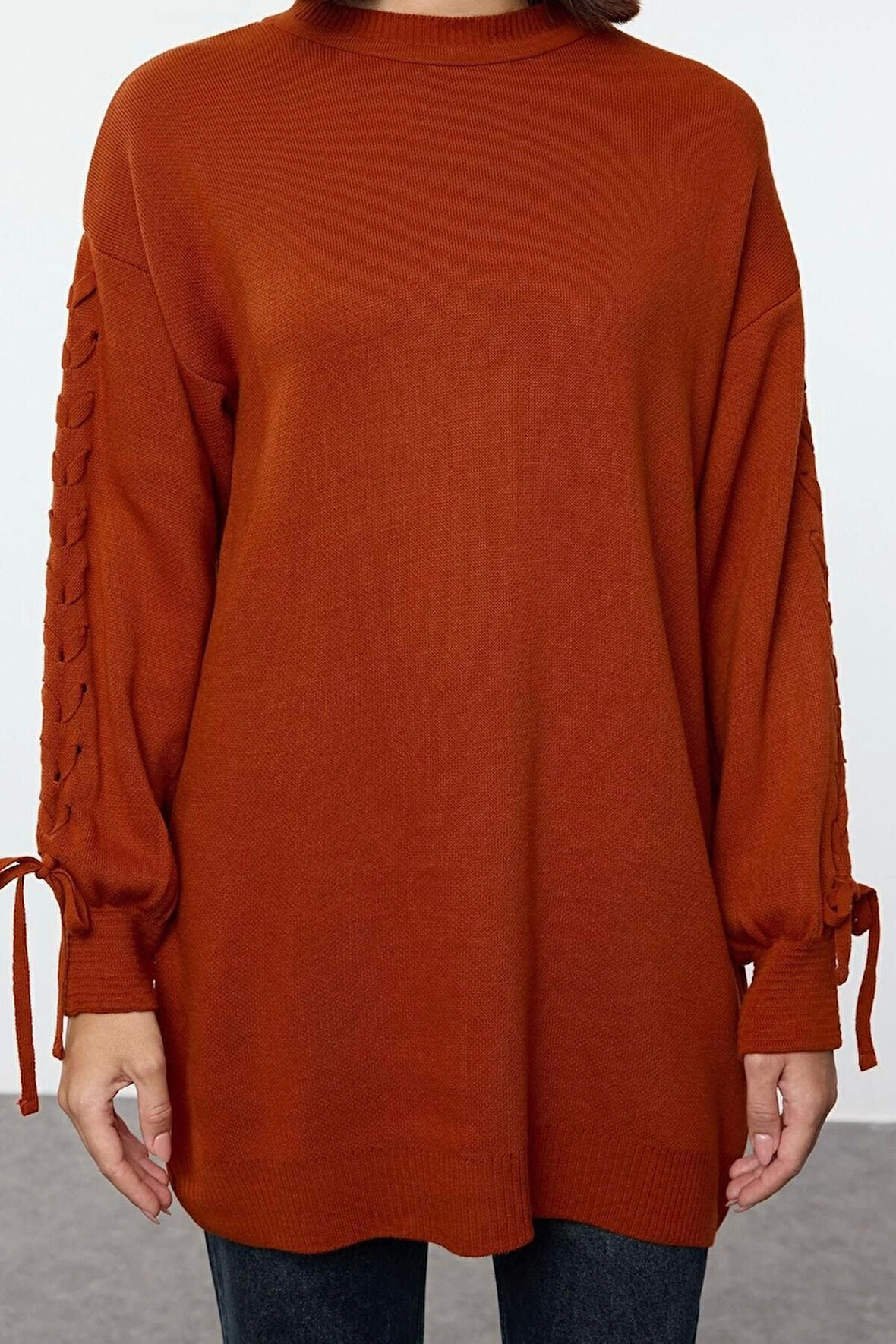 Kadın Tesettür Moda Şık Regular Bisiklet Yaka Uzun Kol Düz Kolları Örgü Detaylı Triko Kazak