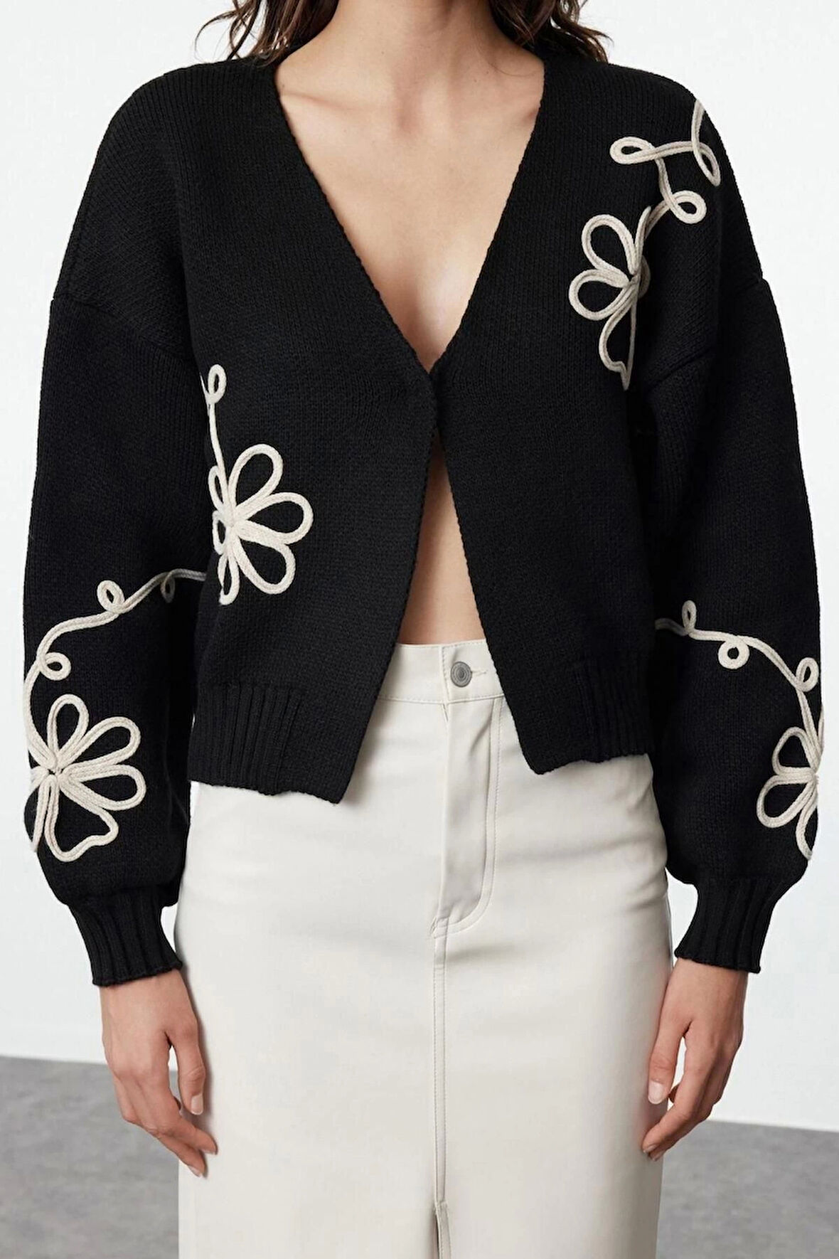 Kadın Moda Şık Regular V Yaka Regular Nakış Detaylı V Yaka Triko Hırka