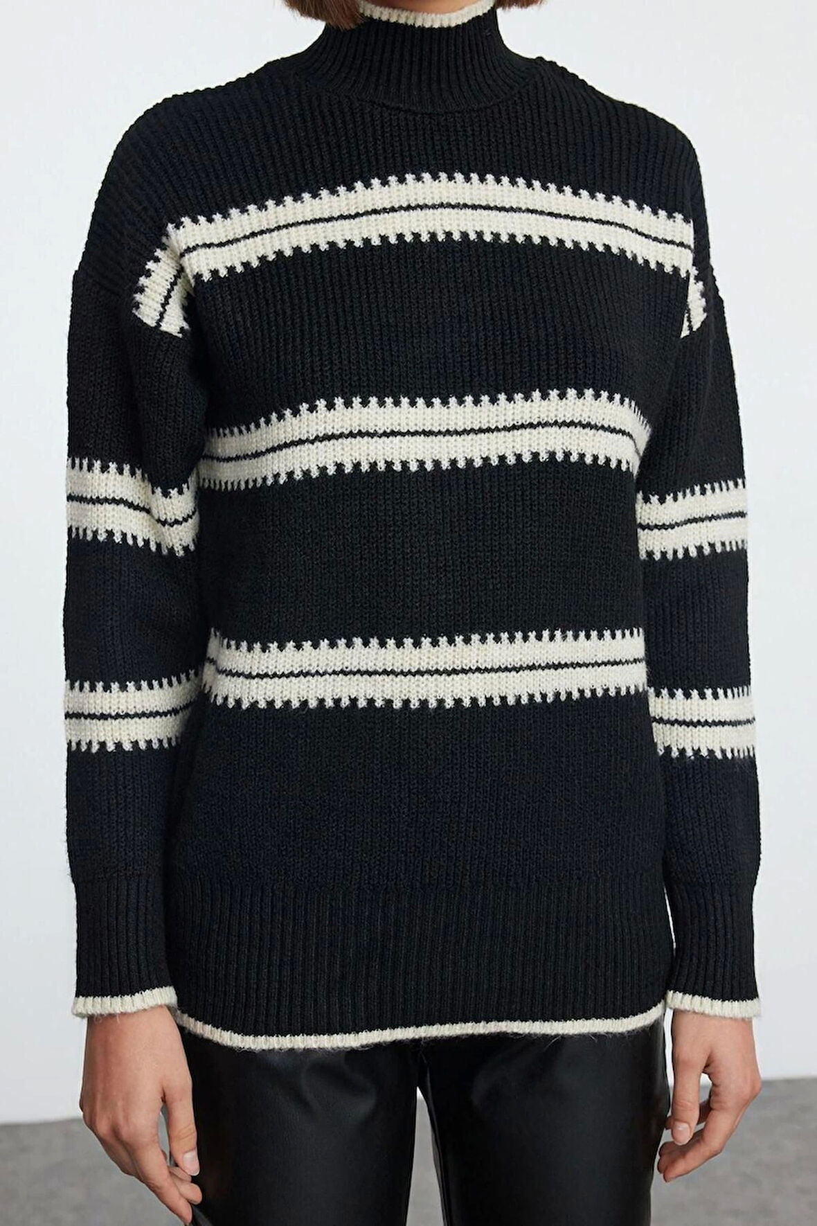 Kadın Moda Şık Bisiklet Yaka Standart Kol Regular Yumuşak Dokulu Geniş Kalıp Çizgili Triko Kazak