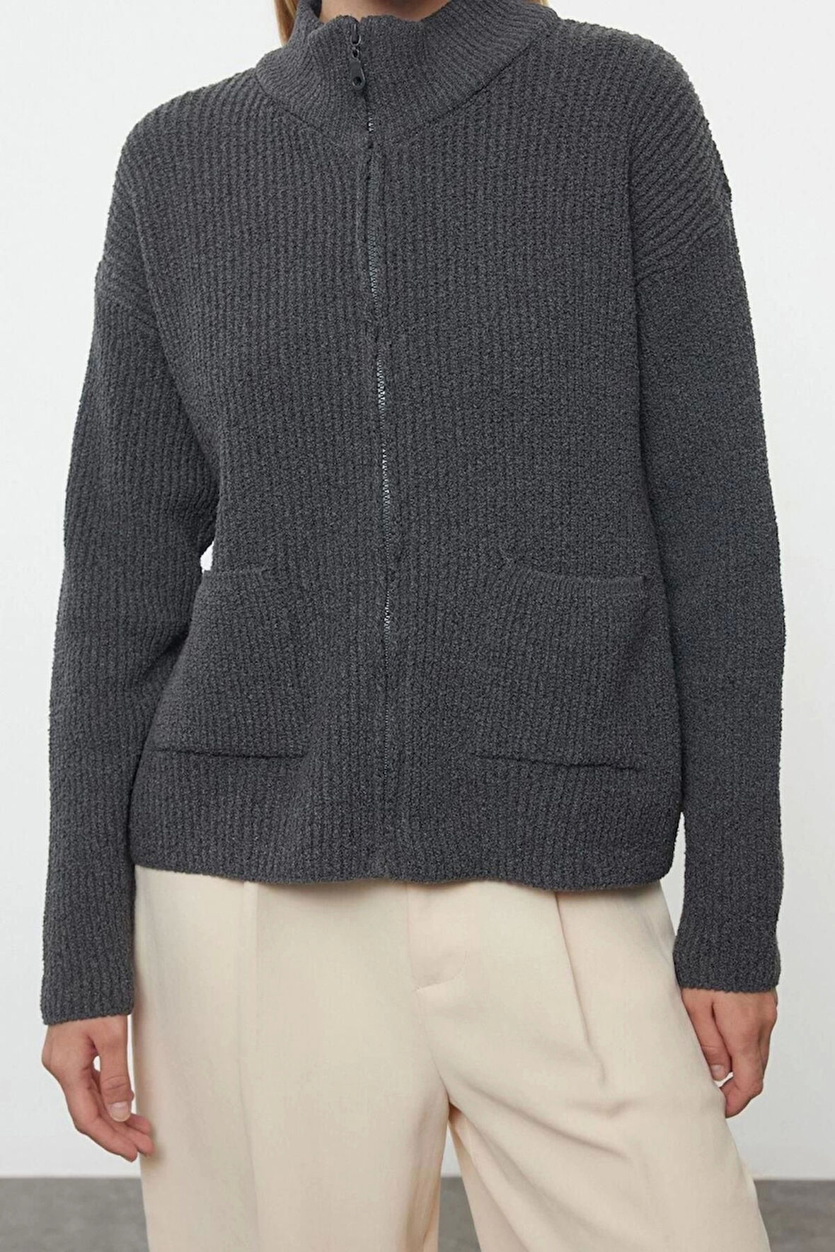 Kadın Moda Regular Dik Yaka Oversize Geniş Kalıp Yumuşak Dokulu Cep Detaylı Triko Hırka