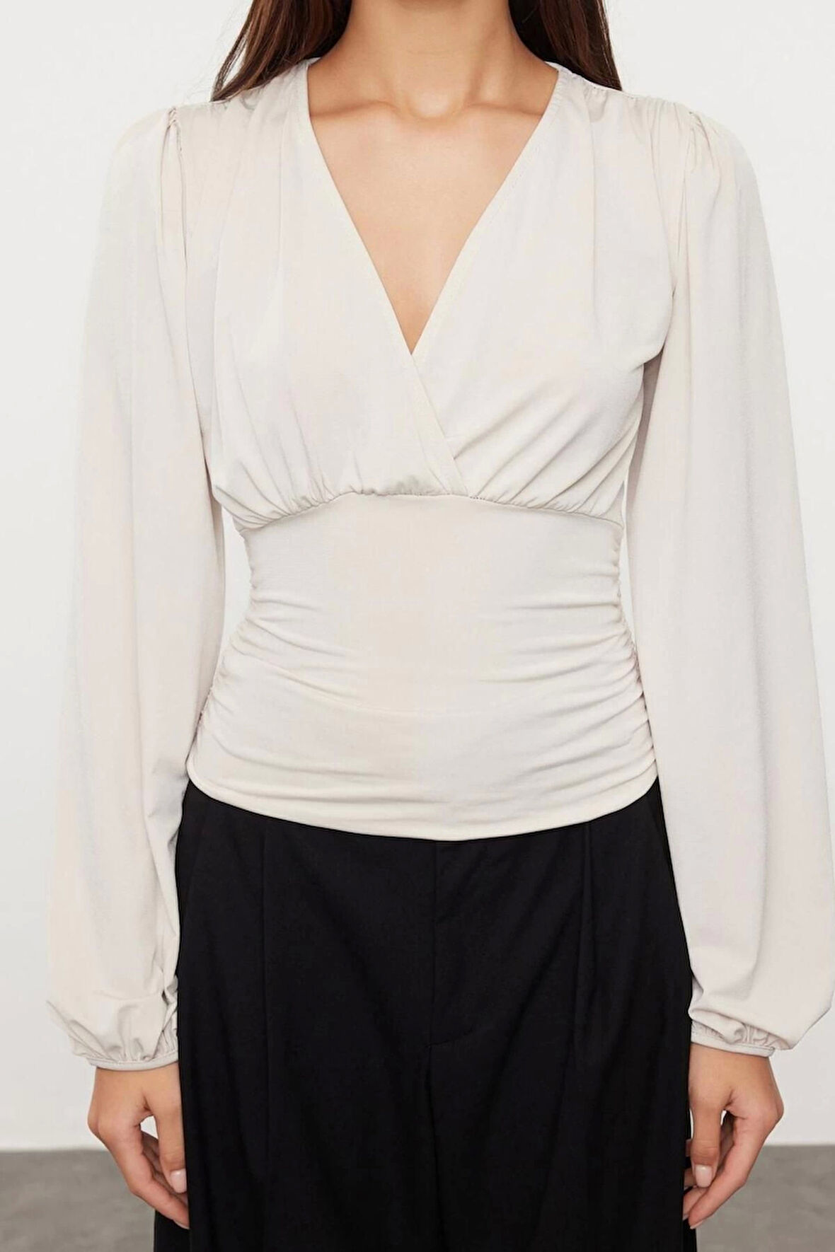 Kadın Moda Şık Regular Kruvaze Yaka Balon Kol Slim Kalıp Örme Büzgü Drape Detaylı Kollu Esnek Bluz