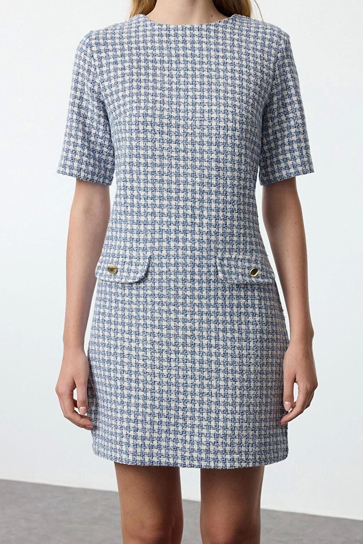 Kadın Moda Şık Mini Boy Bisiklet Yaka Regular Kazayağı Düz Kesim Düğme Detaylı Tüvit Dokuma Elbise