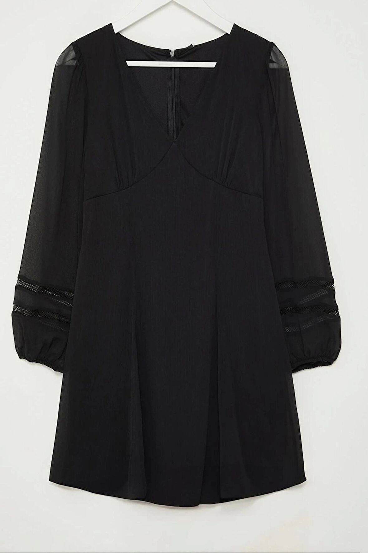 Kadın Moda Şık Mini Boy V Yaka Regular A Kesim Aksesuar Detaylı Şifon Astarlı Dokuma Elbise