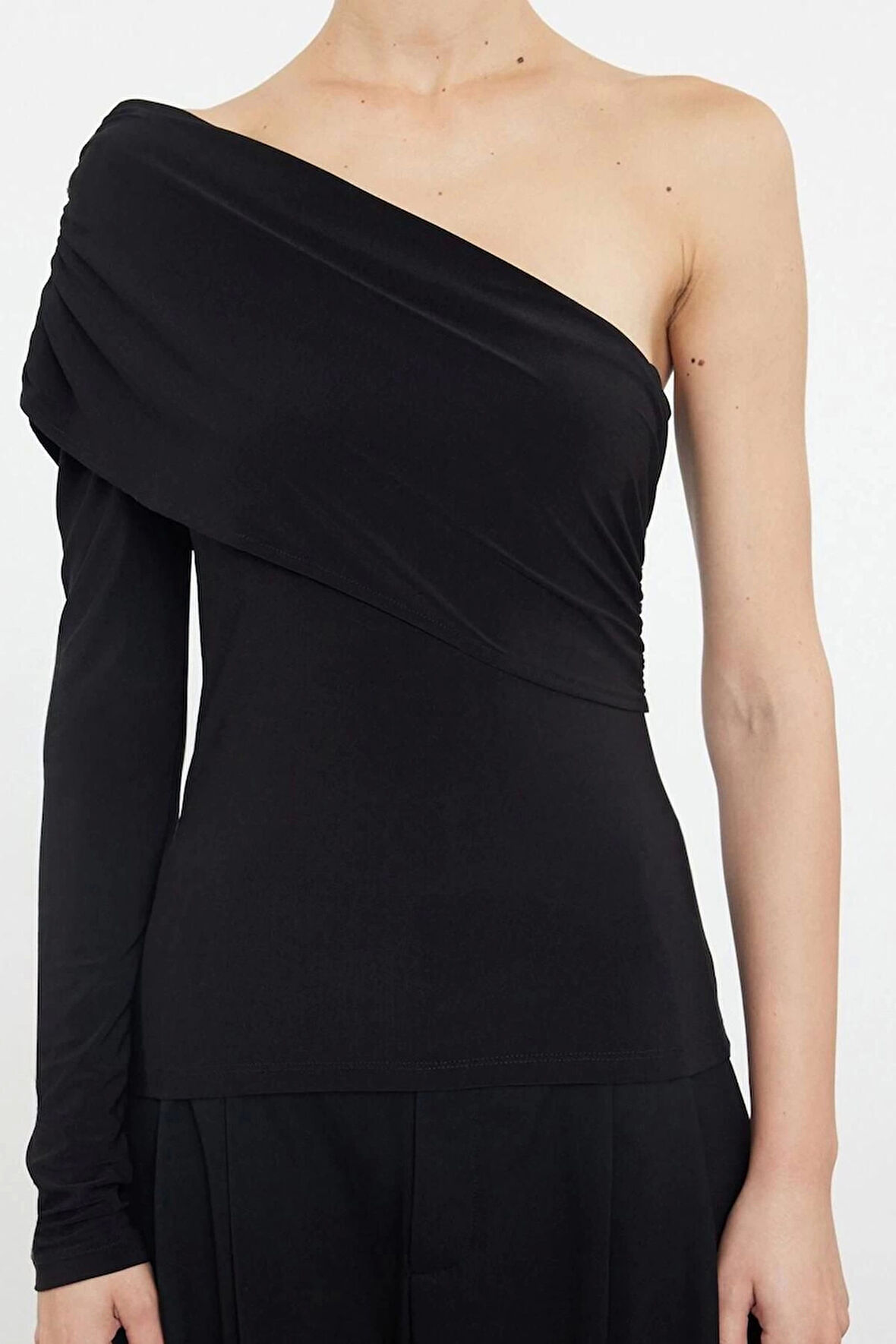 Kadın Crop Asimetrik Yaka Tek Kol Regular Kalıp Örme Drape Asimetrik Vücuda Oturan Normal Esnek Bluz