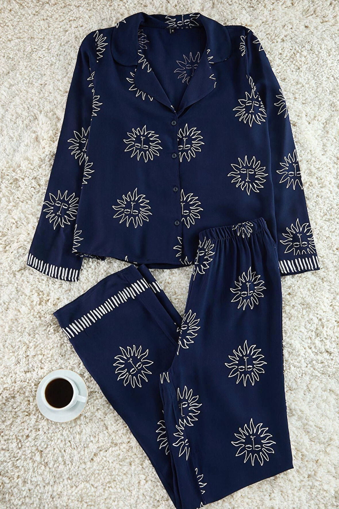 Kadın Moda Şık Gömlek Yaka Boru Paça Uzun Kol Güneş Desenli Viskon Dokuma Pijama Takımı