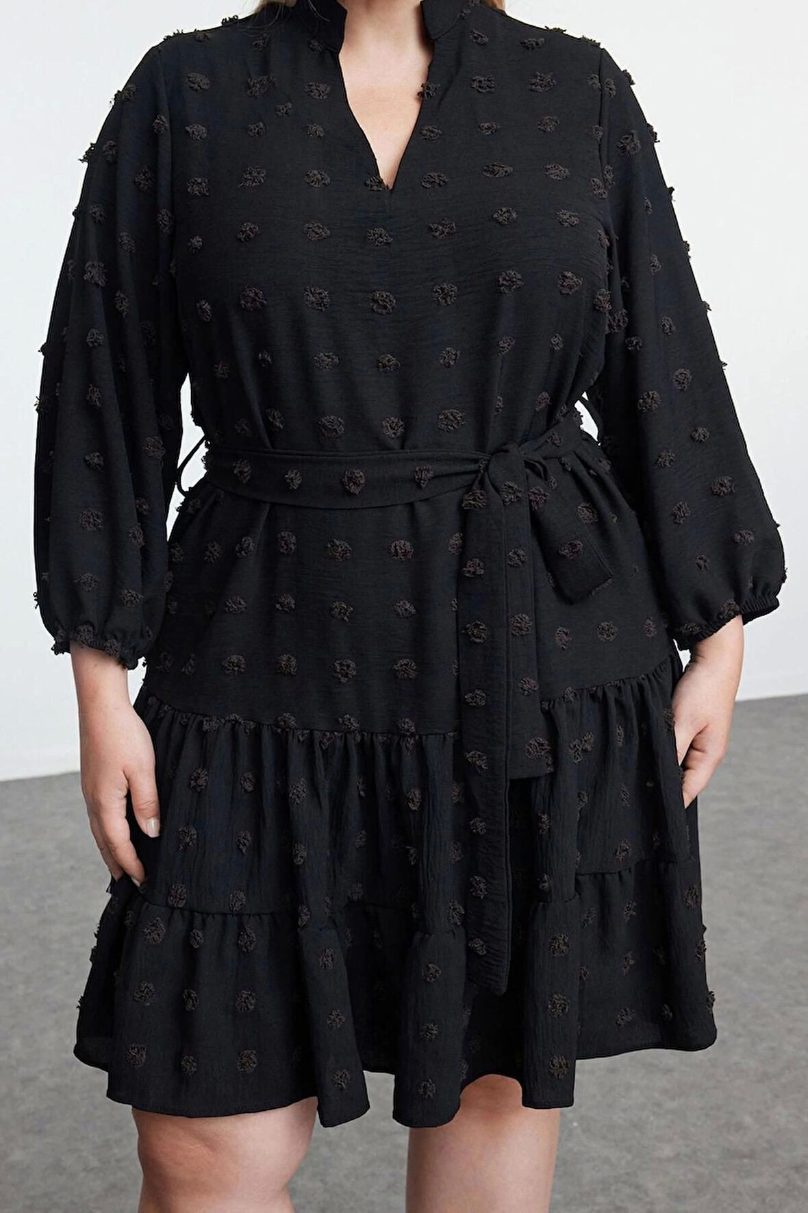 Kadın Moda Büyük Beden Midi Boy V Yaka Fitted Balon Kol Kuşaklı Ponponlu Dokuma Büyük Beden Elbise