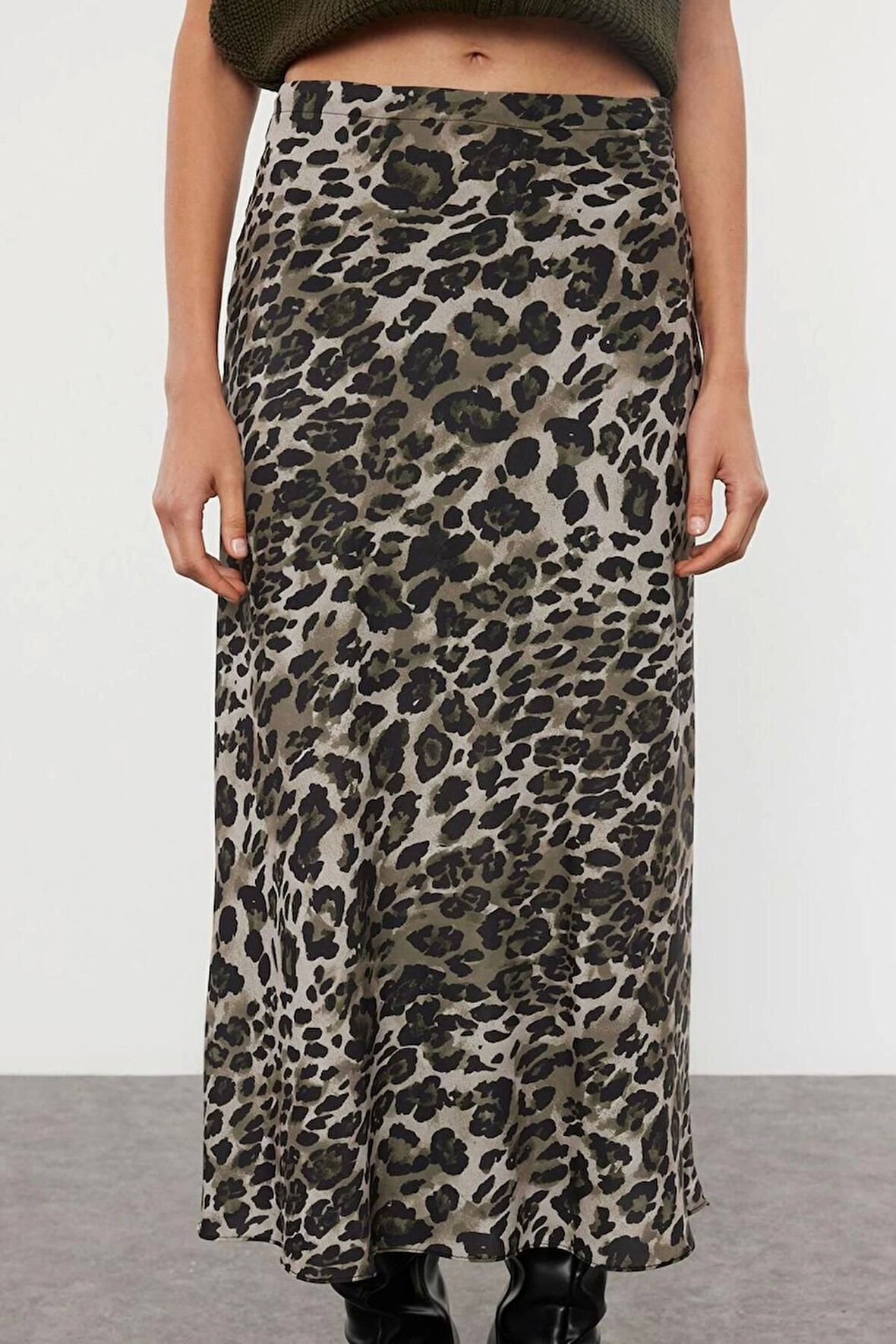 Kadın Moda Stil Midi Astarsız Dokuma Leopar Desenli Saten Midi Boy Dokuma Etek