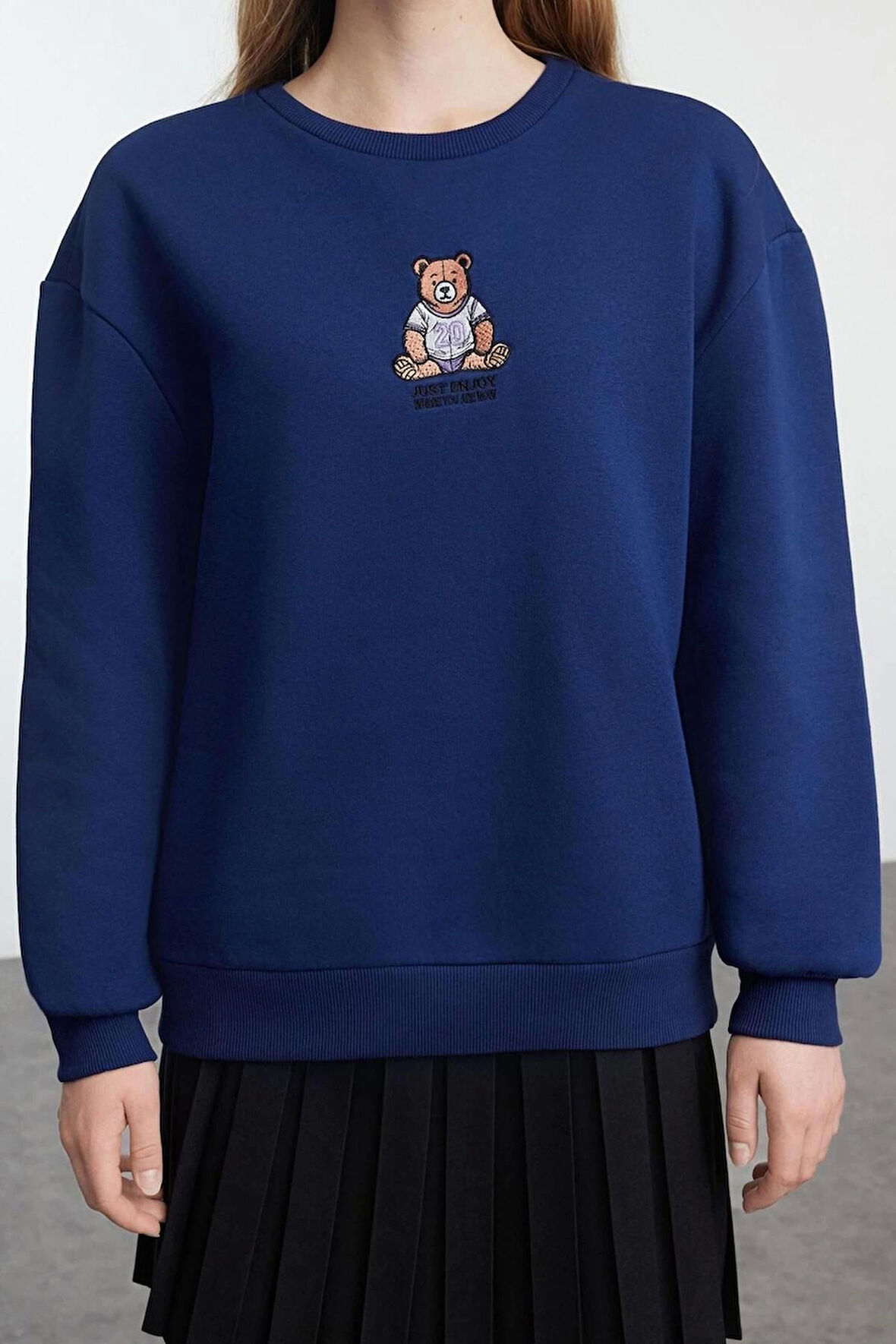 Kadın Moda Şık Relaxed Bisiklet Yaka Düşük Kol Regular Rahat Kalıp Nakışlı Kalın Örme Sweatshirt