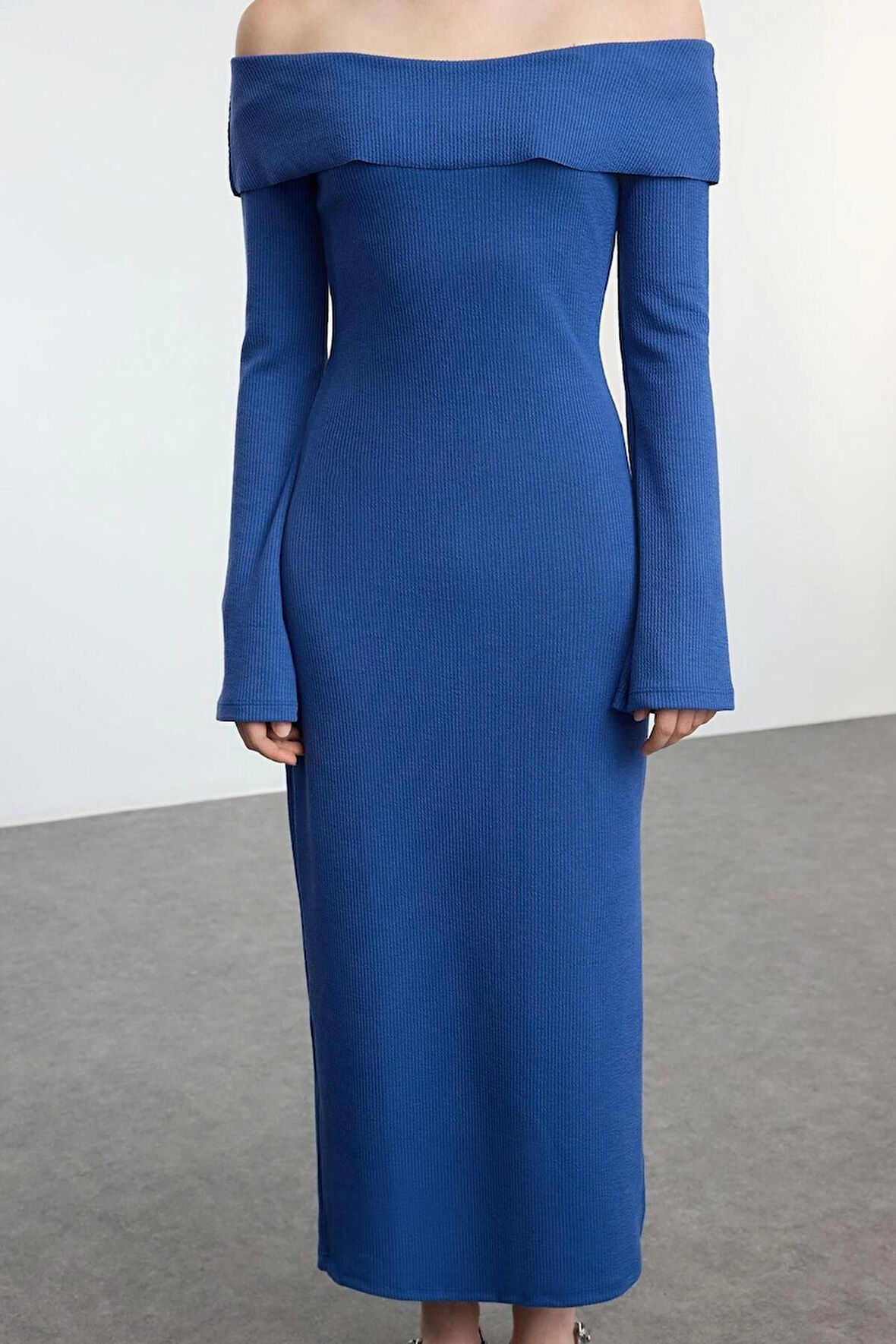 Kadın Moda Şık Midi Boy Carmen Yaka Slim Fitted Vücuda Oturan Yumuşak Dokulu Esnek Örme Kalem Elbise