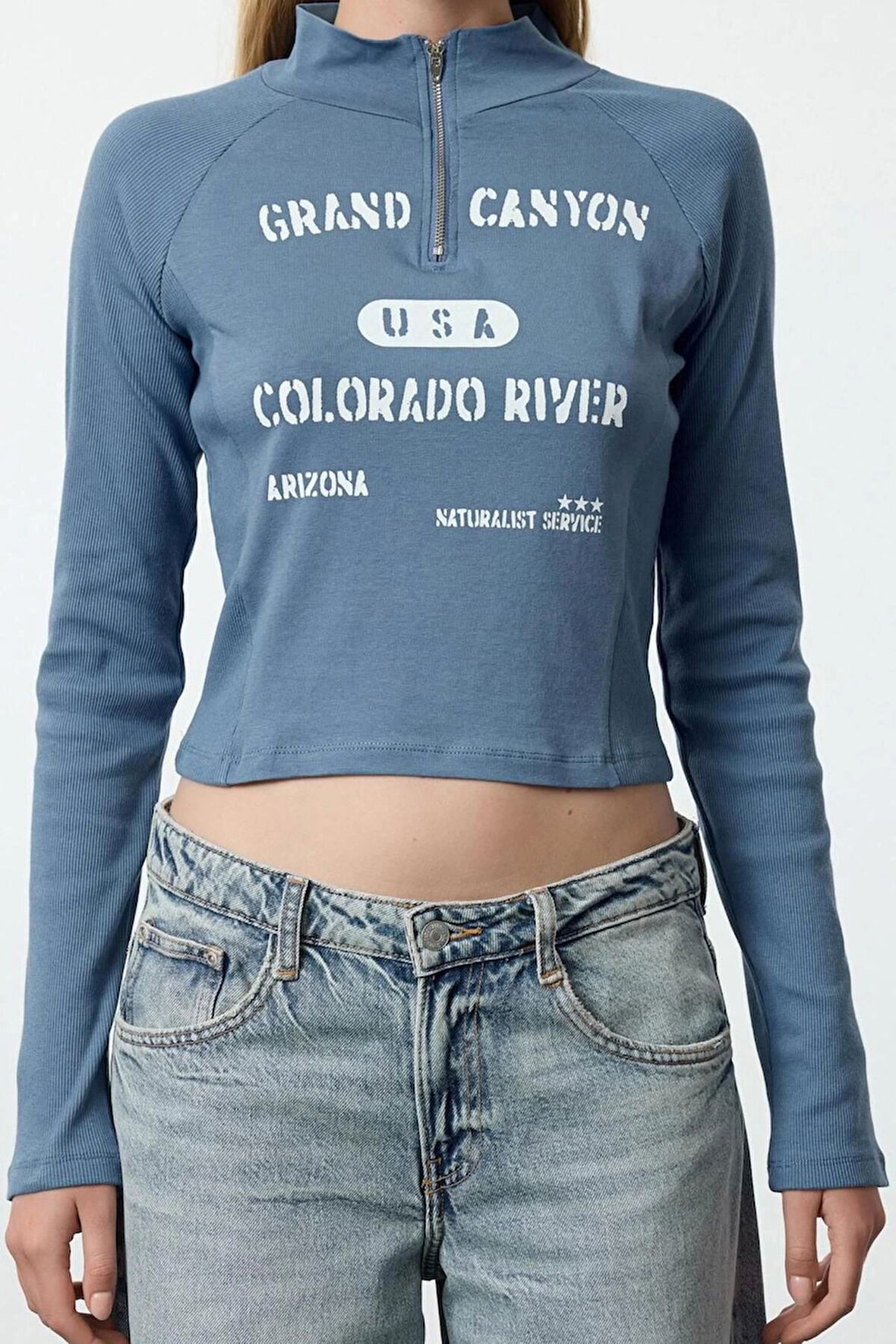 Kadın Moda Şık Üst Giyim Crop Fermuarlı Yaka Slim Kalıp Örme Slogan Baskıl Fermuar Detaylı Kısa Bluz