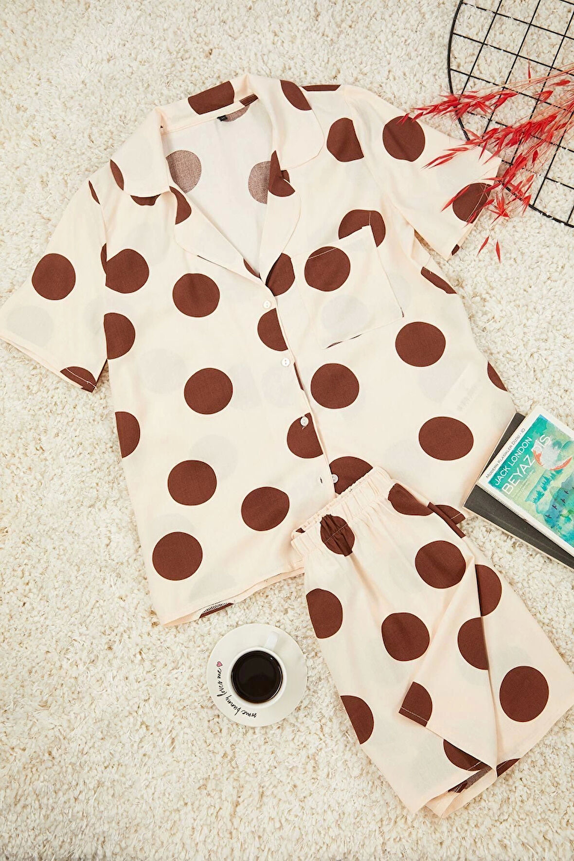 Kadın Moda Şık Gömlek Yaka Boru Paça Kısa Kol Puantiyeli Viskon Dokuma Pijama Takımı