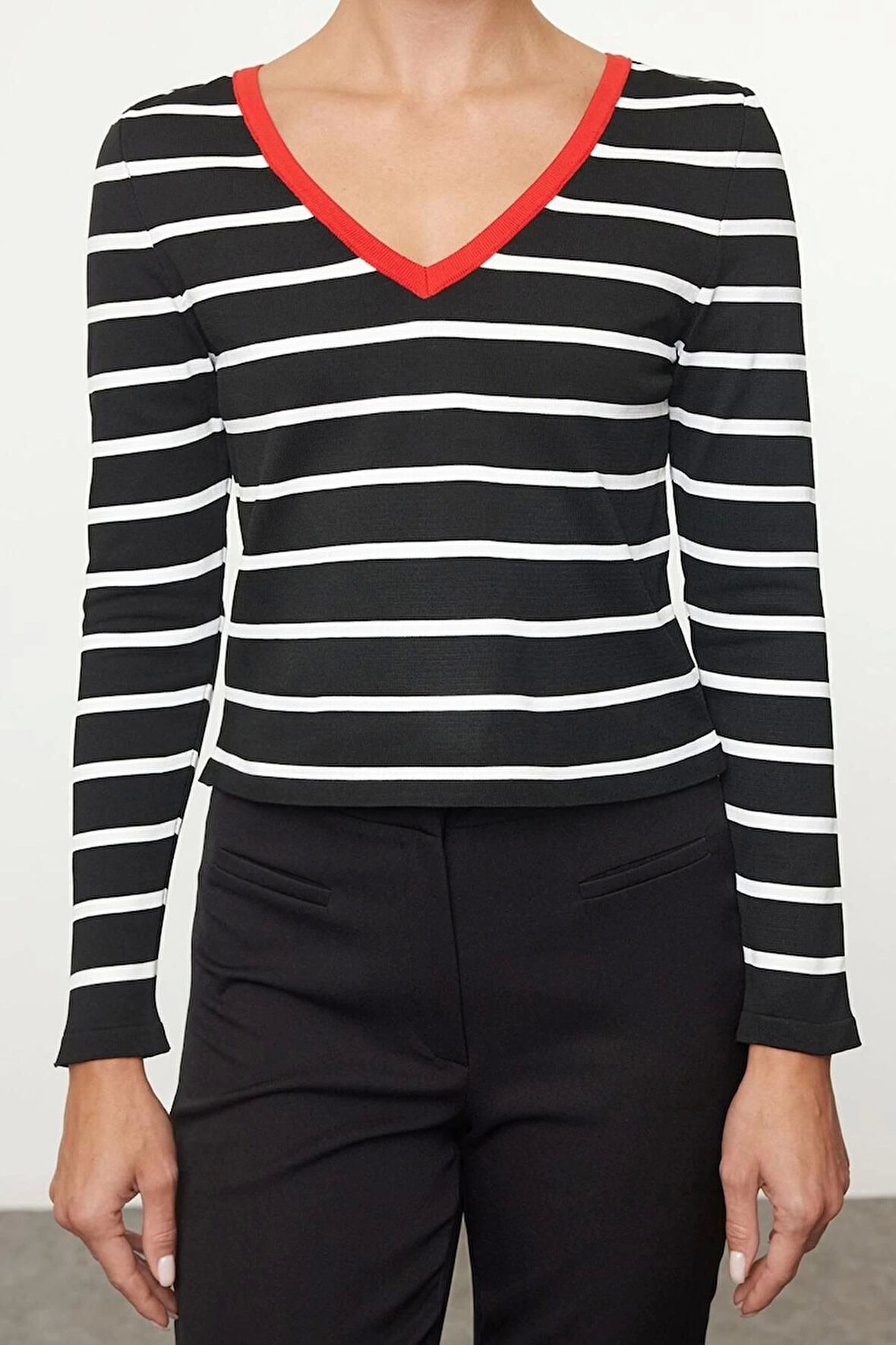 Kadın Moda Şık V Yaka Standart Kol Regular Crop Çizgili Triko Kazak