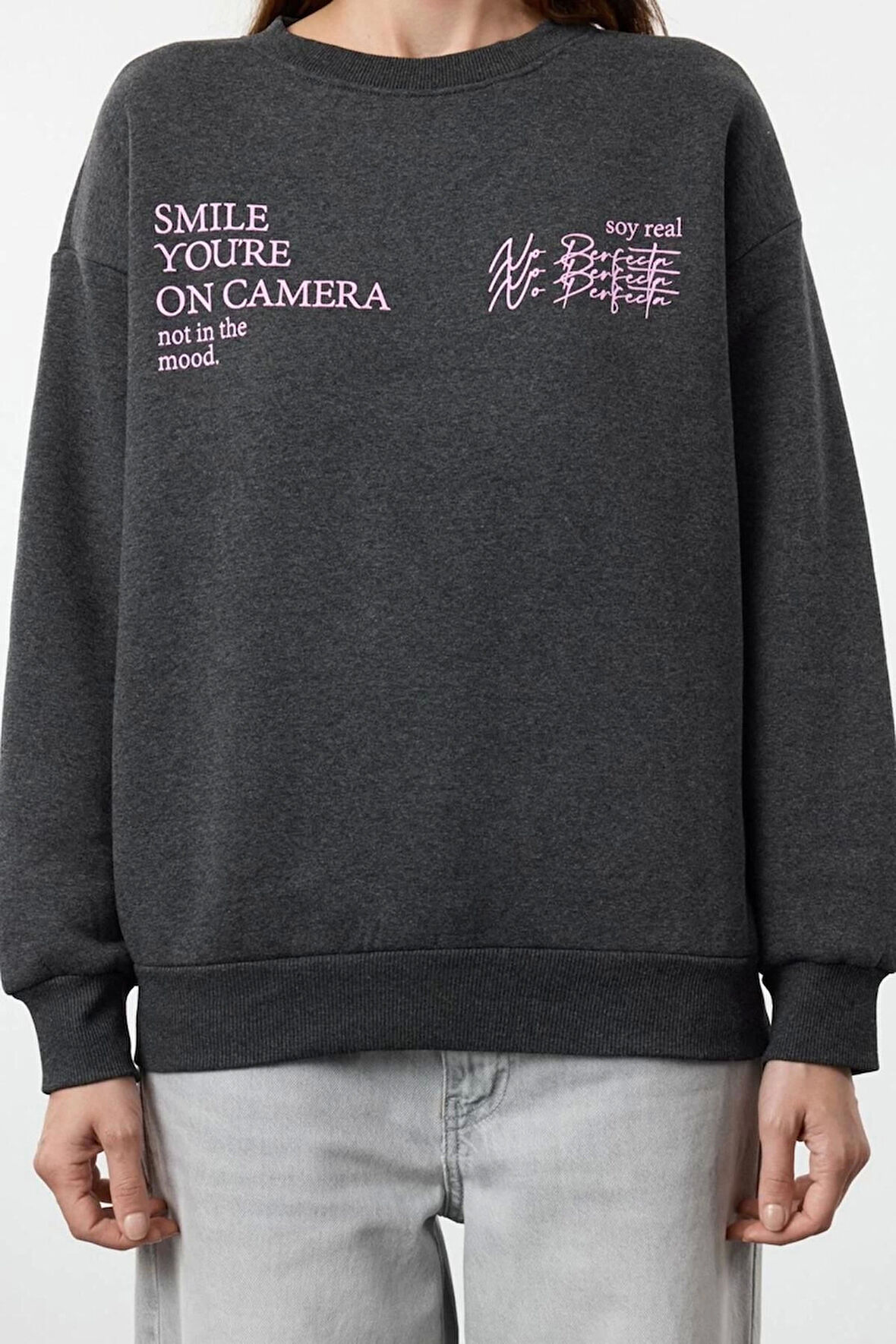 Kadın Regular Bisiklet Yaka Standart Kol Regular Basic Fit Baskılı Kalın İçi Polarlı Örme Sweatshirt