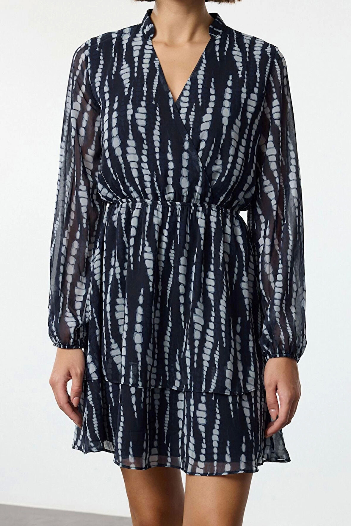 Kadın Mini Boy Kruvaze Regular Soyut Desen Yaka Skater Belden Açılan Astarlı Şifon Dokuma Elbise