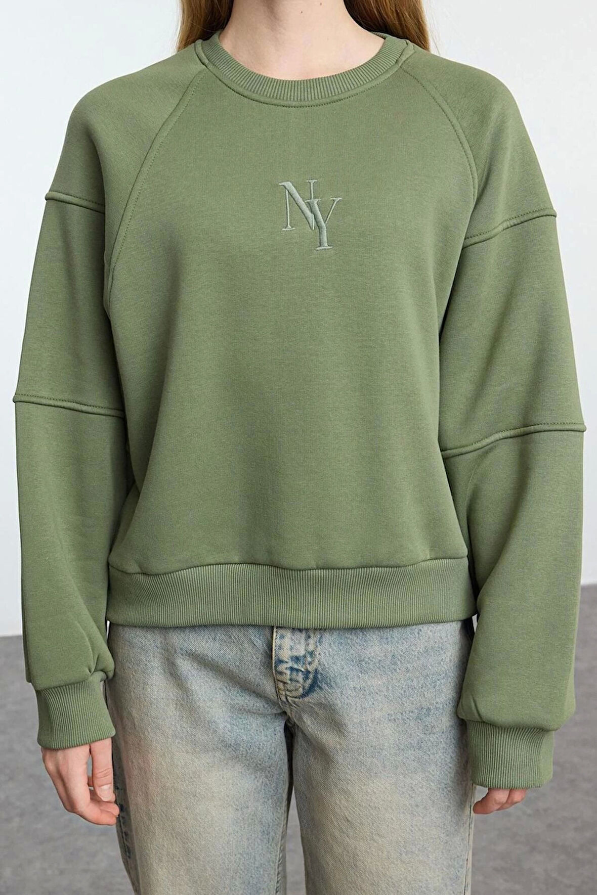 Kadın Moda Şık Regular Bisiklet Yaka Düşük Kol Crop Fit Nakışlı Kalın İçi Polarlı Örme Sweatshirt