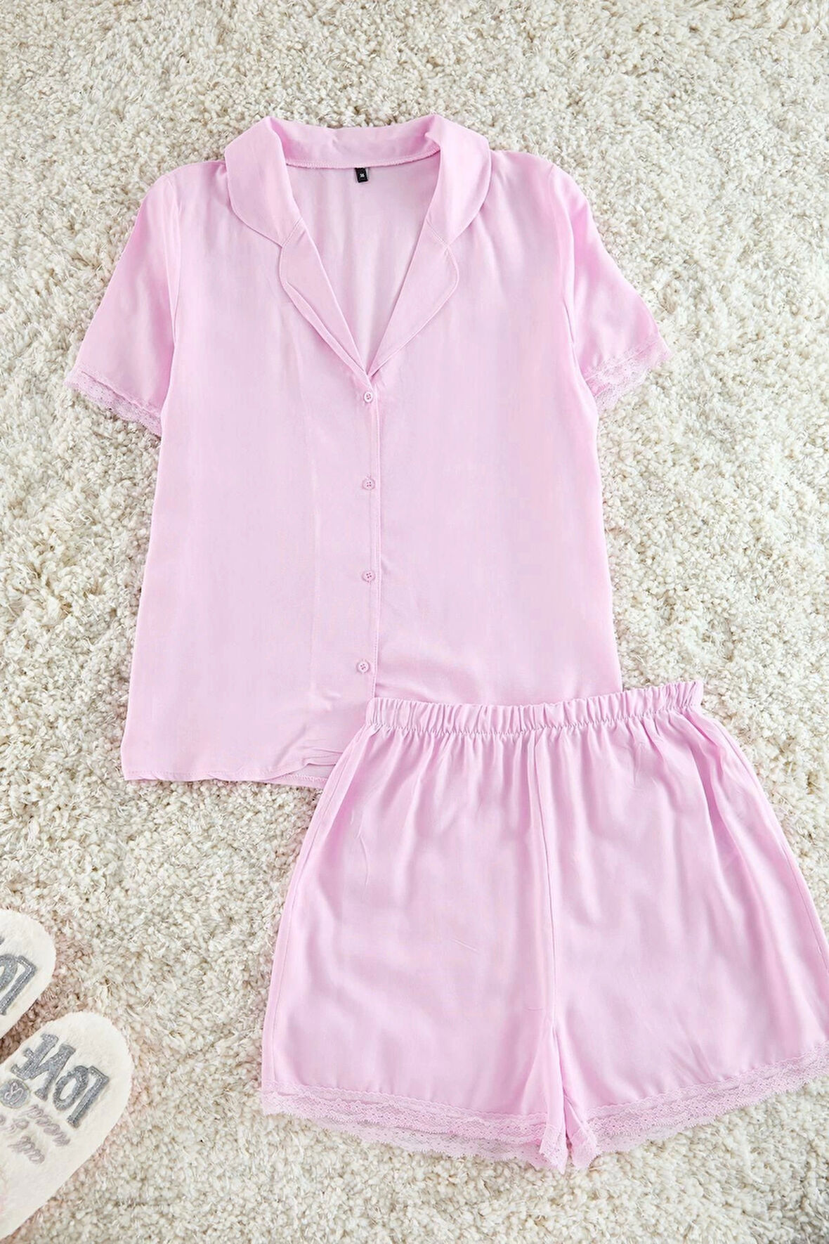 Kadın Moda Şık Gömlek Yaka Boru Paça Kısa Kol Dantel Detaylı Viskon Dokuma Pijama Takımı