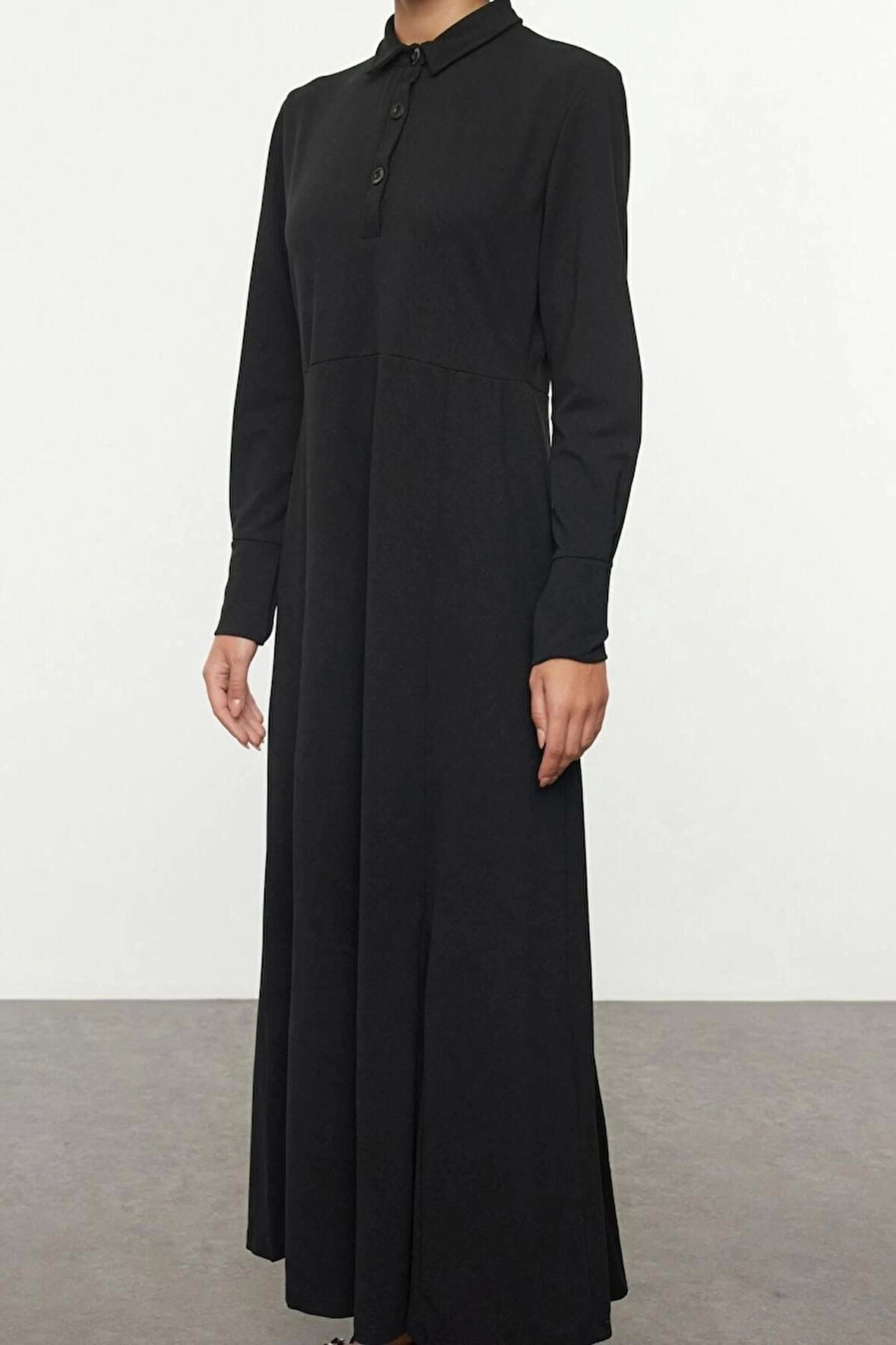 Kadın Moda Şık Tesettür Uzun Gömlek Yaka Fitted Eteği Volanlı Düğme Detaylı Örme Elbise