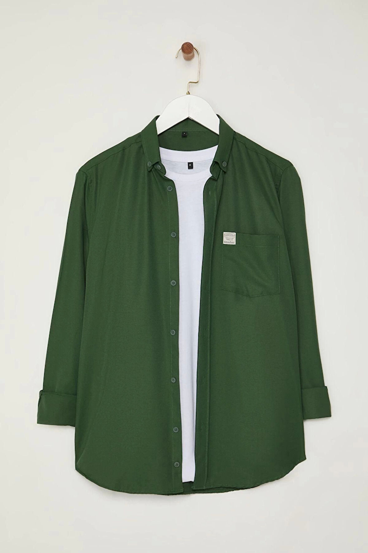 Moda Gömlek Yaka Düz Uzun Kol Regular Fit Etiket Detaylı Şambre Kolay Ütülenebilir Gömlek