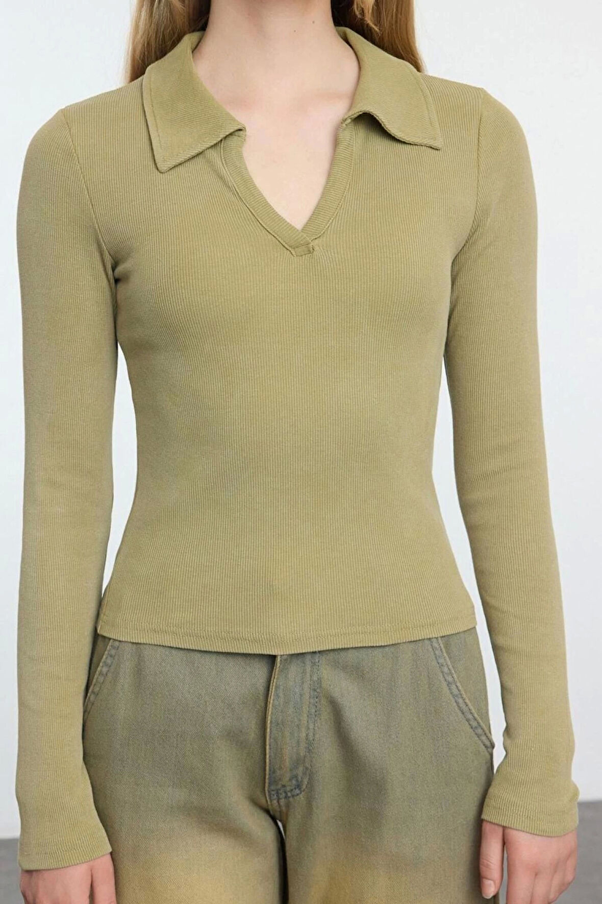 Kadın Moda Şık Crop Polo Yaka Slim Kalıp Örme Eskitme Soluk Efektli Vücuda Oturan Fitilli Esnek Bluz