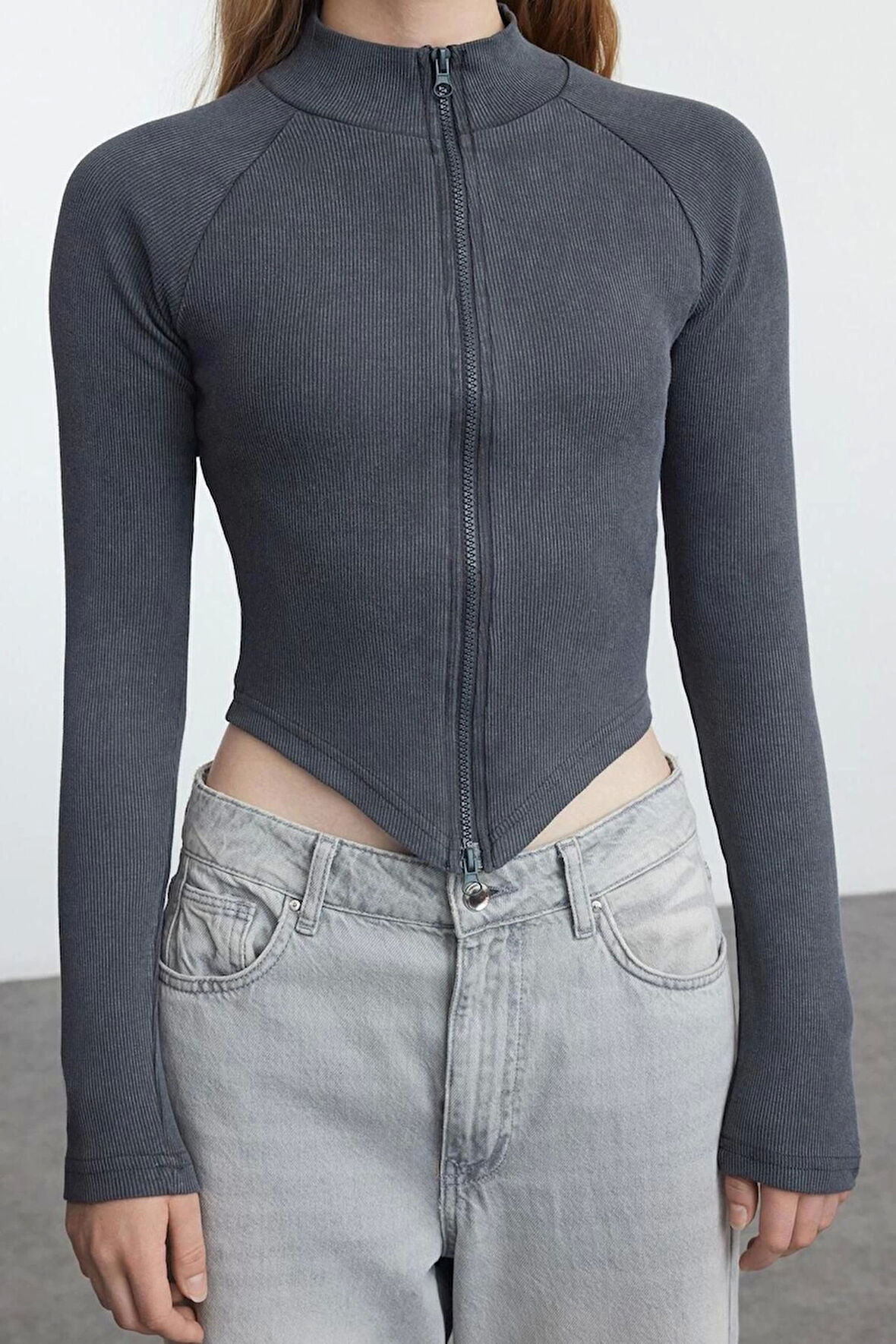 Kadın Fermuarlı Yaka Slim Kalıp Örme Yıkamalı Fermuarlı Fitted Vücuda Oturan Fitilli Esnek Bluz