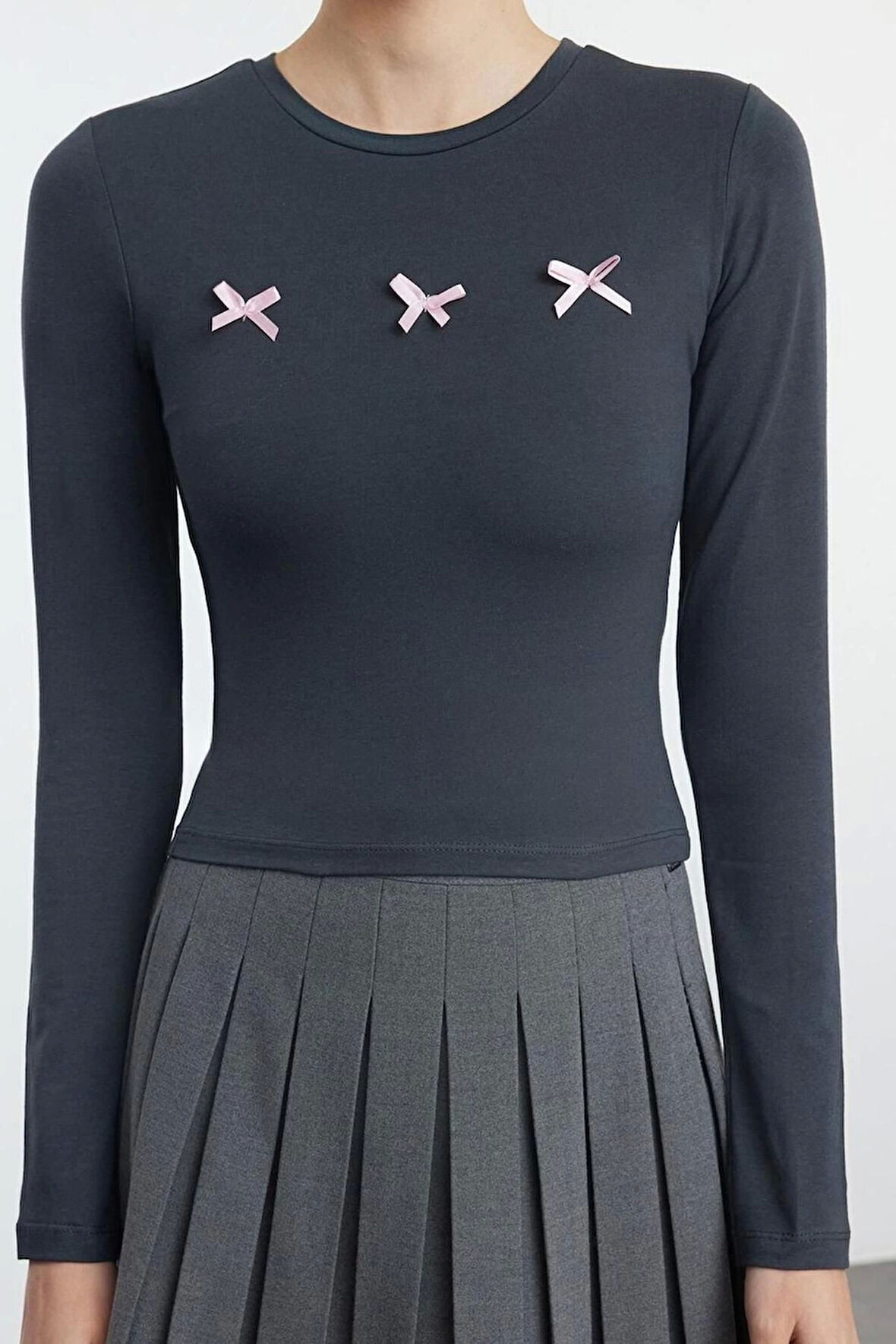 Kadın Moda Şık Üst Giyim Crop Bisiklet Yaka Slim Kalıp Örme Fiyonk Detaylı Kısa Vücuda Oturan Bluz
