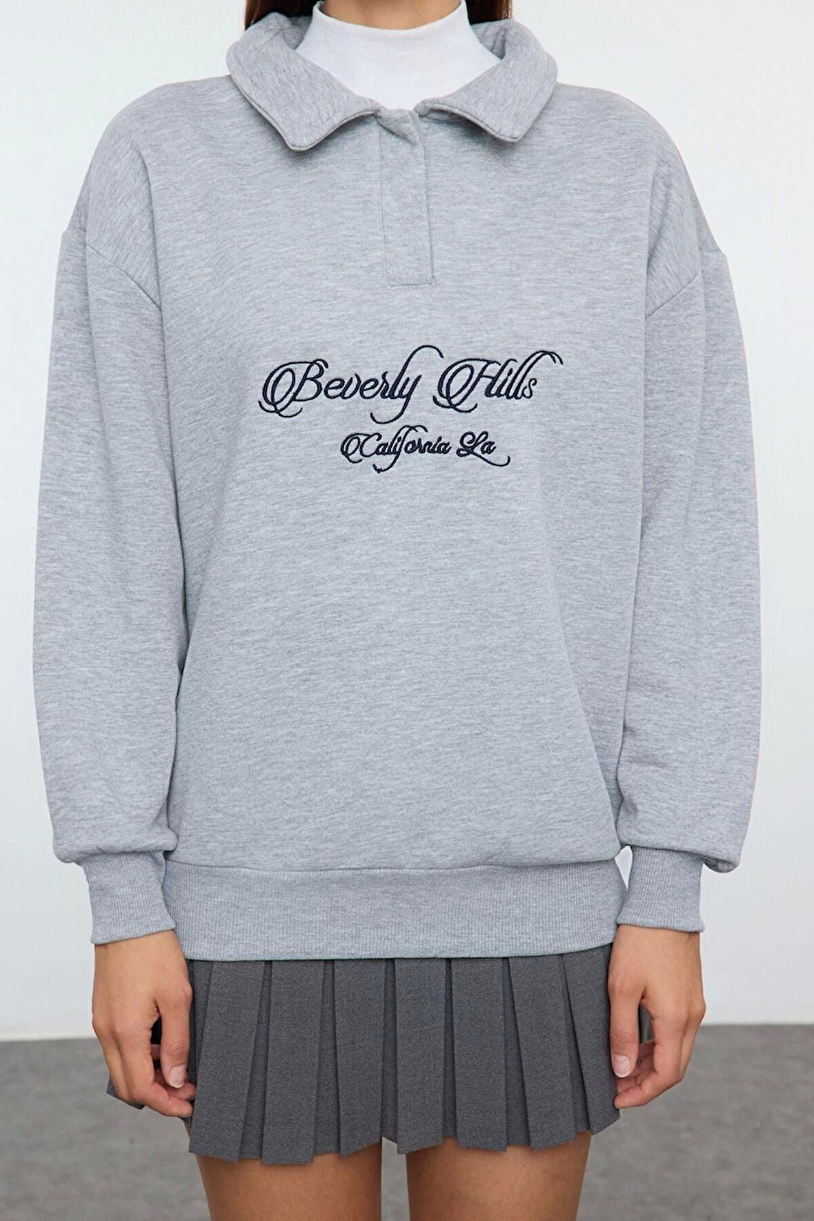 Kadın Oversize Gömlek Yaka Düşük Kol Uzun Gömlek Yaka Nakışlı Fit Kalın İçi Polarlı Örme Sweatshirt