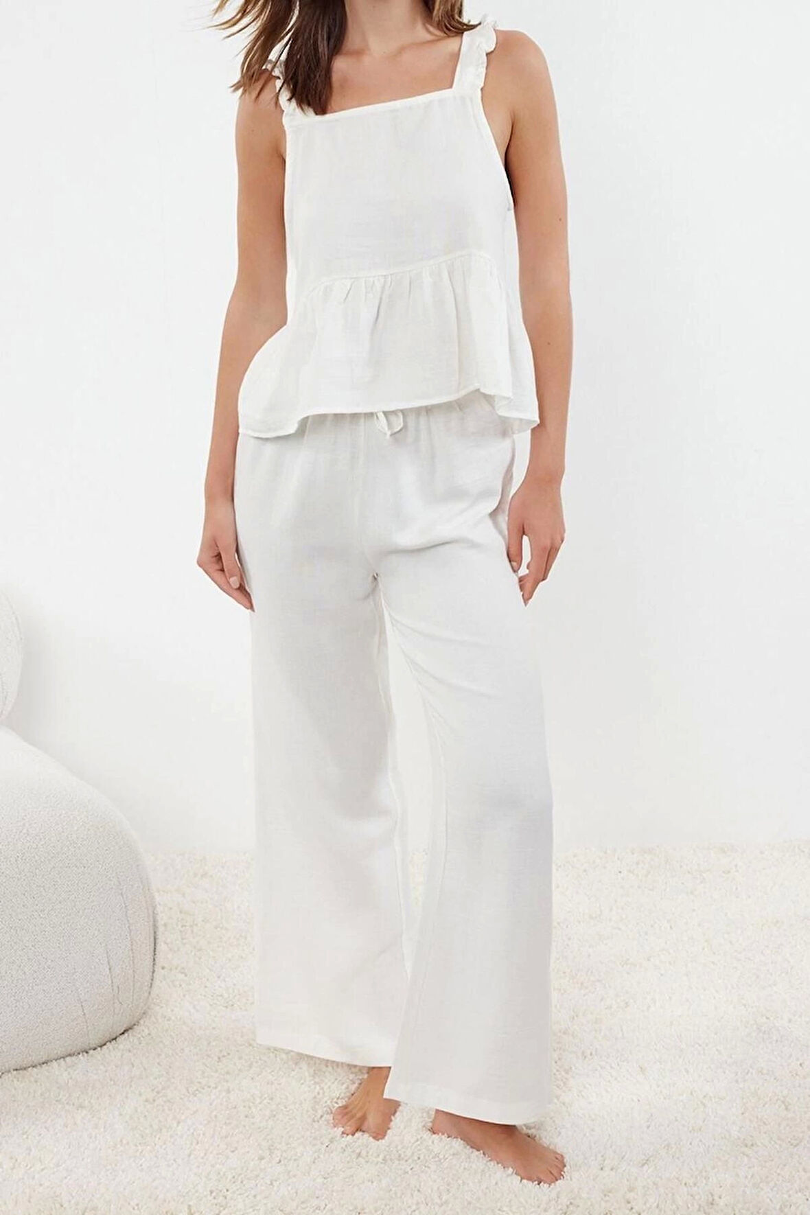 Kadın Geniş Paça Askılı Kol %100 Pamuklu Müslin Fırfır ve Bağlama Detaylı Dokuma Pijama Takımı