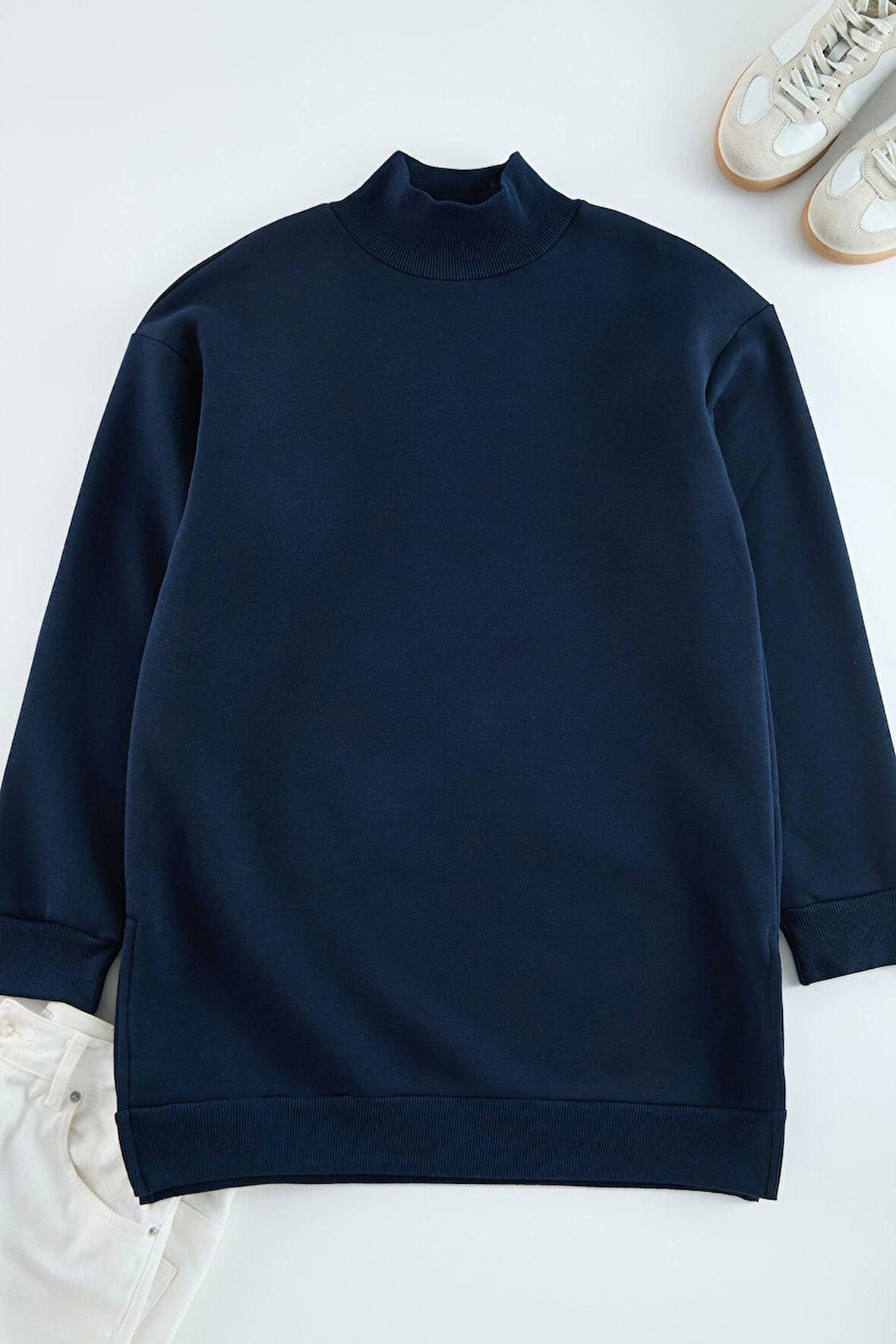 Kadın Tesettür Moda Relaxed Dik Yaka Standart Kol Uzun Yırtmaç Detaylı İçi Polarlı Örme Sweatshirt