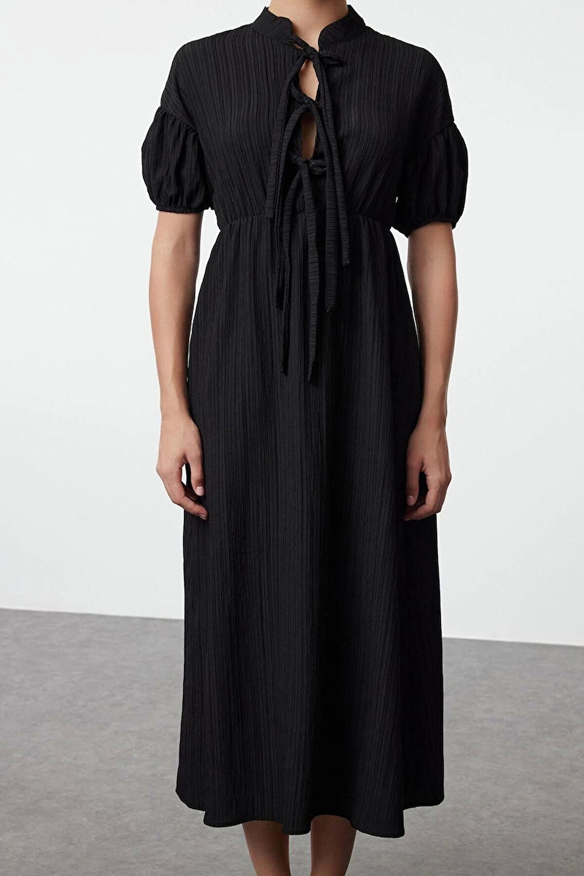 Kadın Moda Şık Maxi Boy Hakim Yaka Regular Fiyonk Detaylı Dokuma Elbise