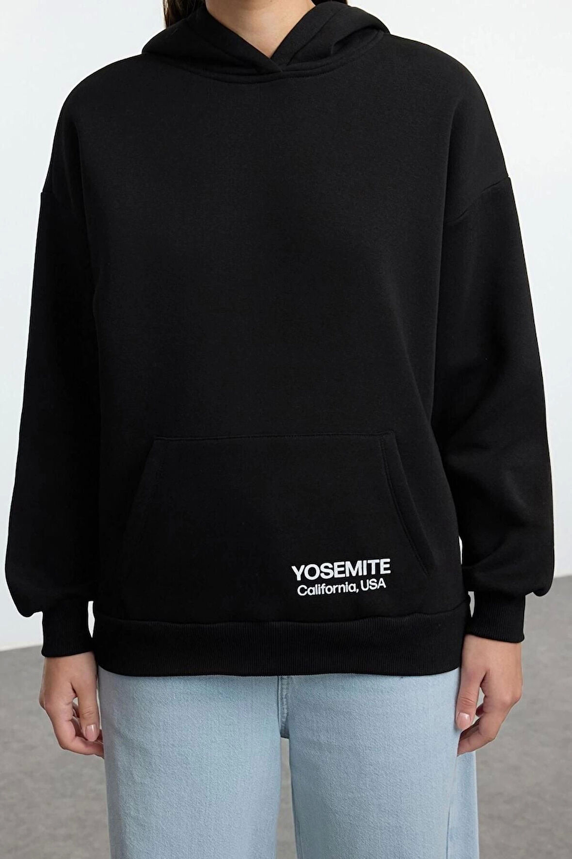 Kadın Moda Oversize Kapüşonlu Düşük Kol Crop Sloganlı Geniş Kalıp Kalın İçi Polarlı Örme Sweatshirt