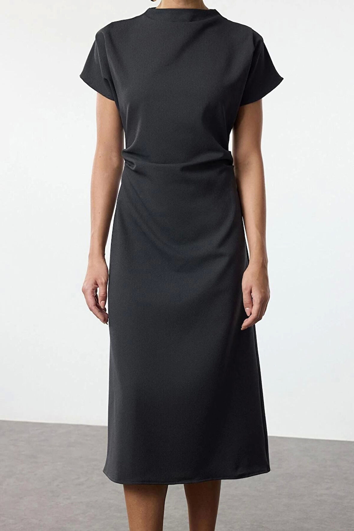 Kadın Moda Şık Midi Boy Degaje Yaka Regular A Kesim Krep Dokuma Elbise