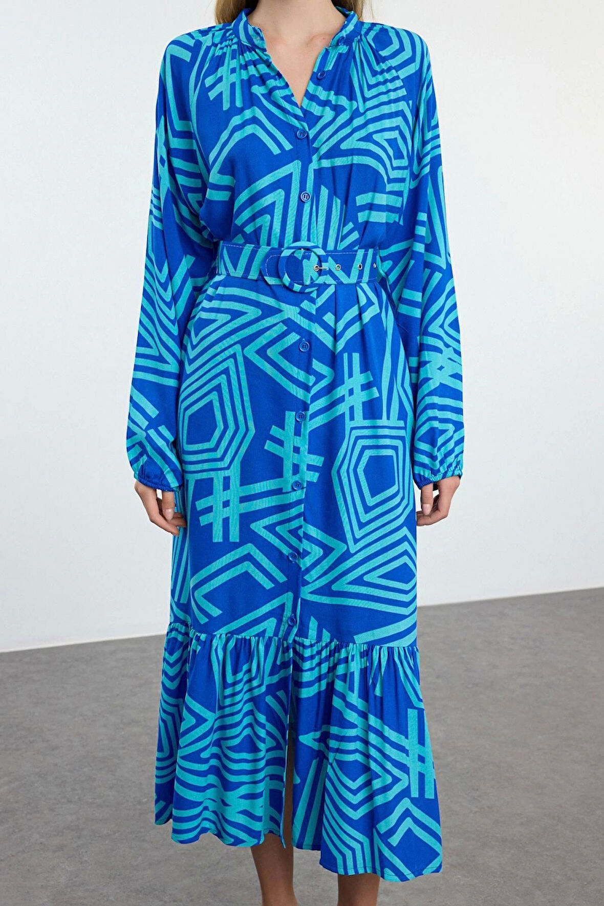 Kadın Moda Şık Midi Boy Gömlek Yaka Regular Kemerli Geometrik Desenli Dokuma Gömlek Elbise