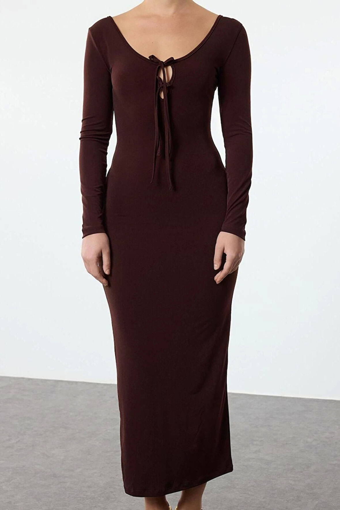 Kadın Moda Şık Maxi Boy U Yaka Fitted Vücuda Oturan Göğüsten Bağlama Detaylı Örme Uzun Elbise