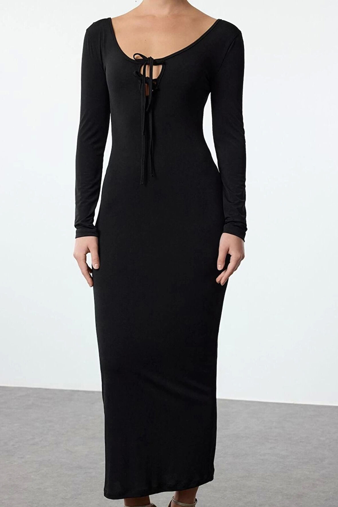 Kadın Moda Şık Maxi Boy U Yaka Fitted Vücuda Oturan Göğüsten Bağlama Detaylı Örme Uzun Elbise